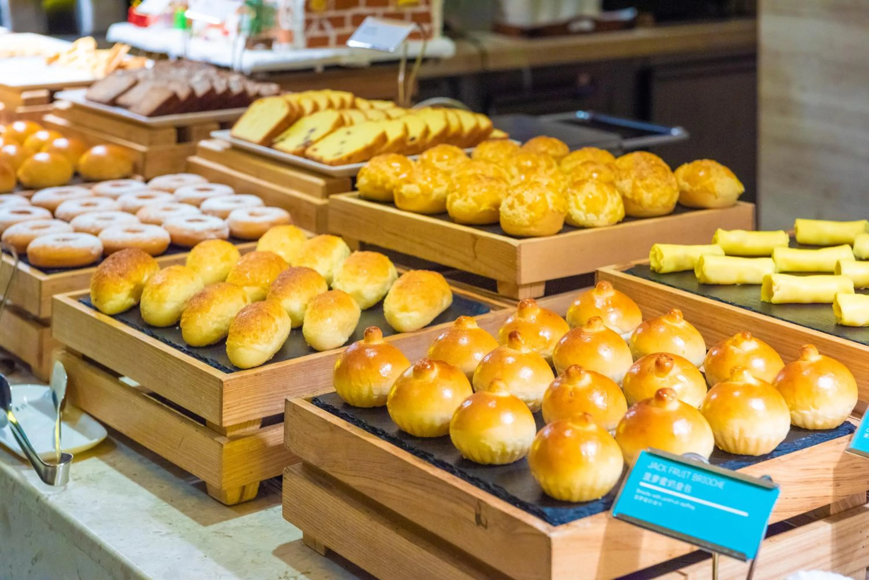 Buffet breakfast in Le Méridien Shimei Bay Beach Resort & Spa