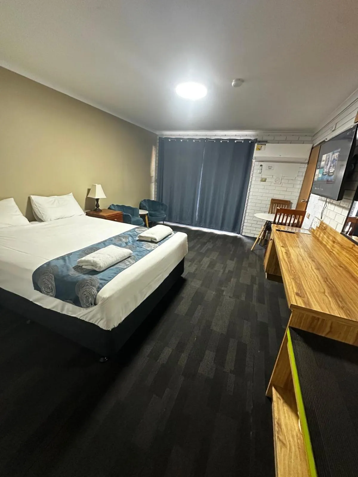 Bedroom, Bed in Albury Garden Court Motel