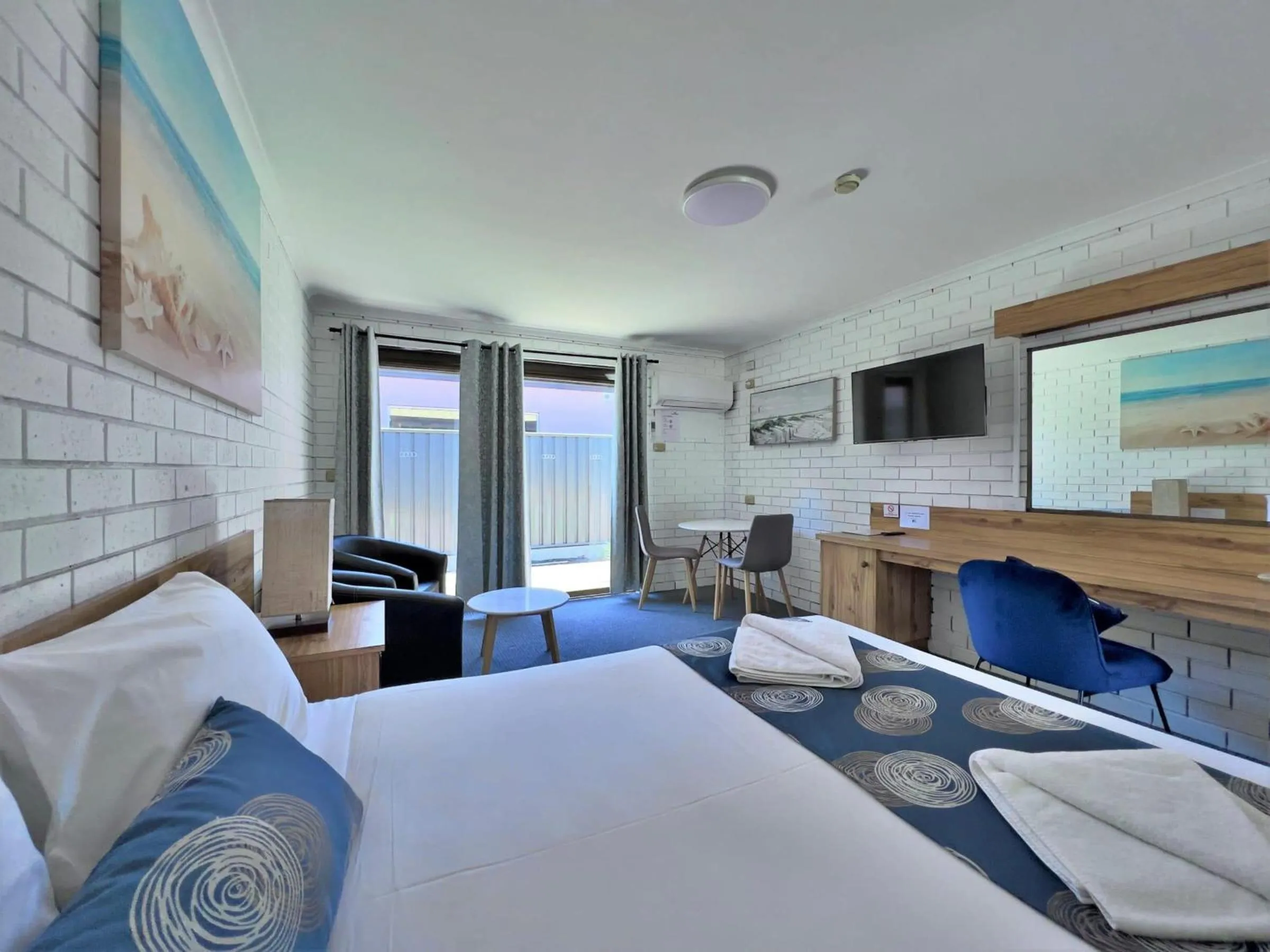 TV and multimedia, Bed in Albury Garden Court Motel