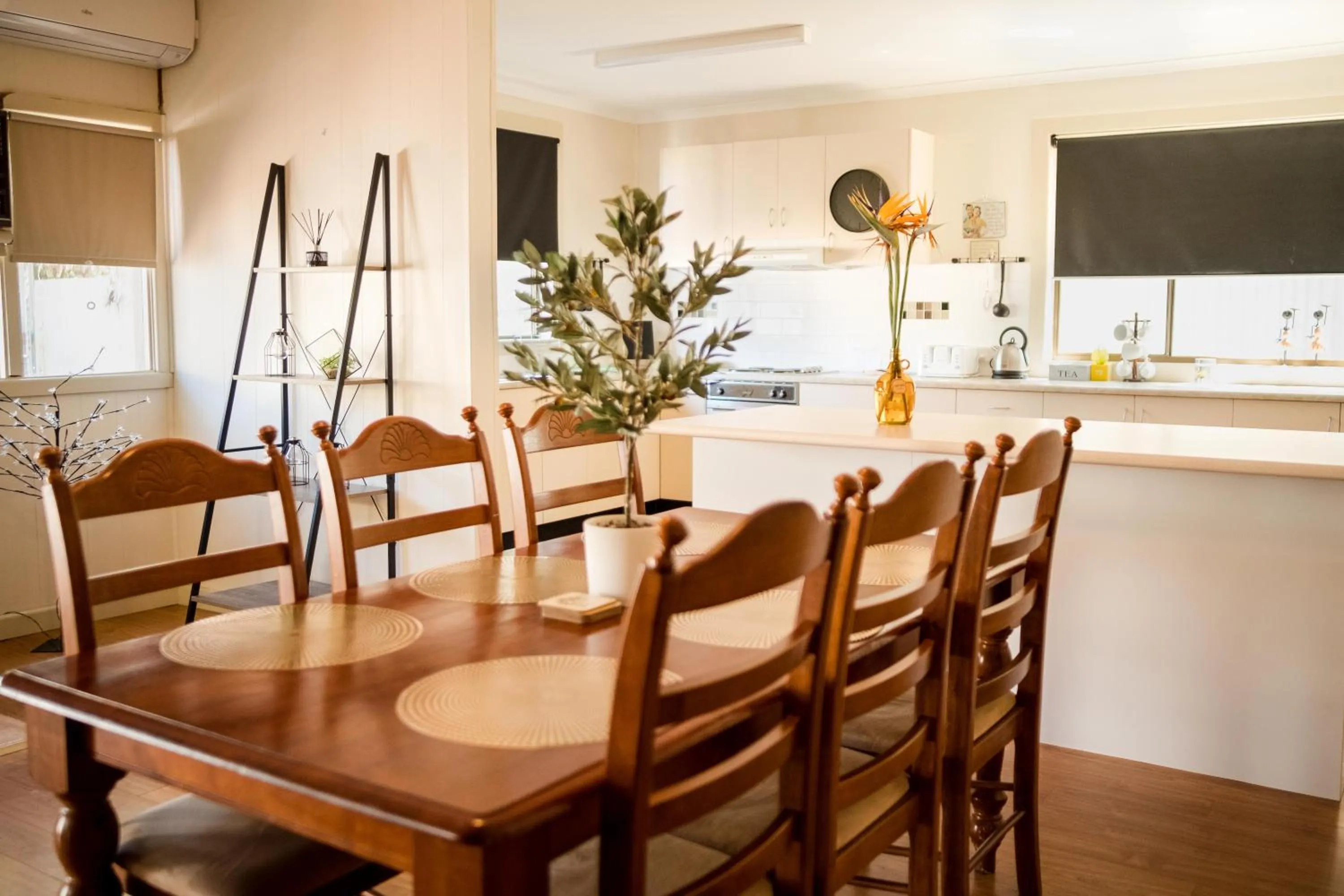 Dining area in Bidgee Motor Inn