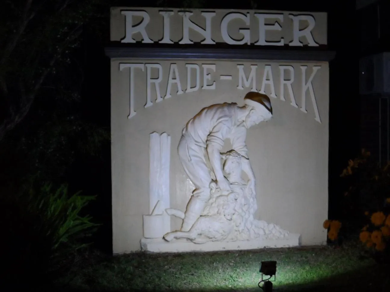Property logo or sign in Bidgee Motor Inn