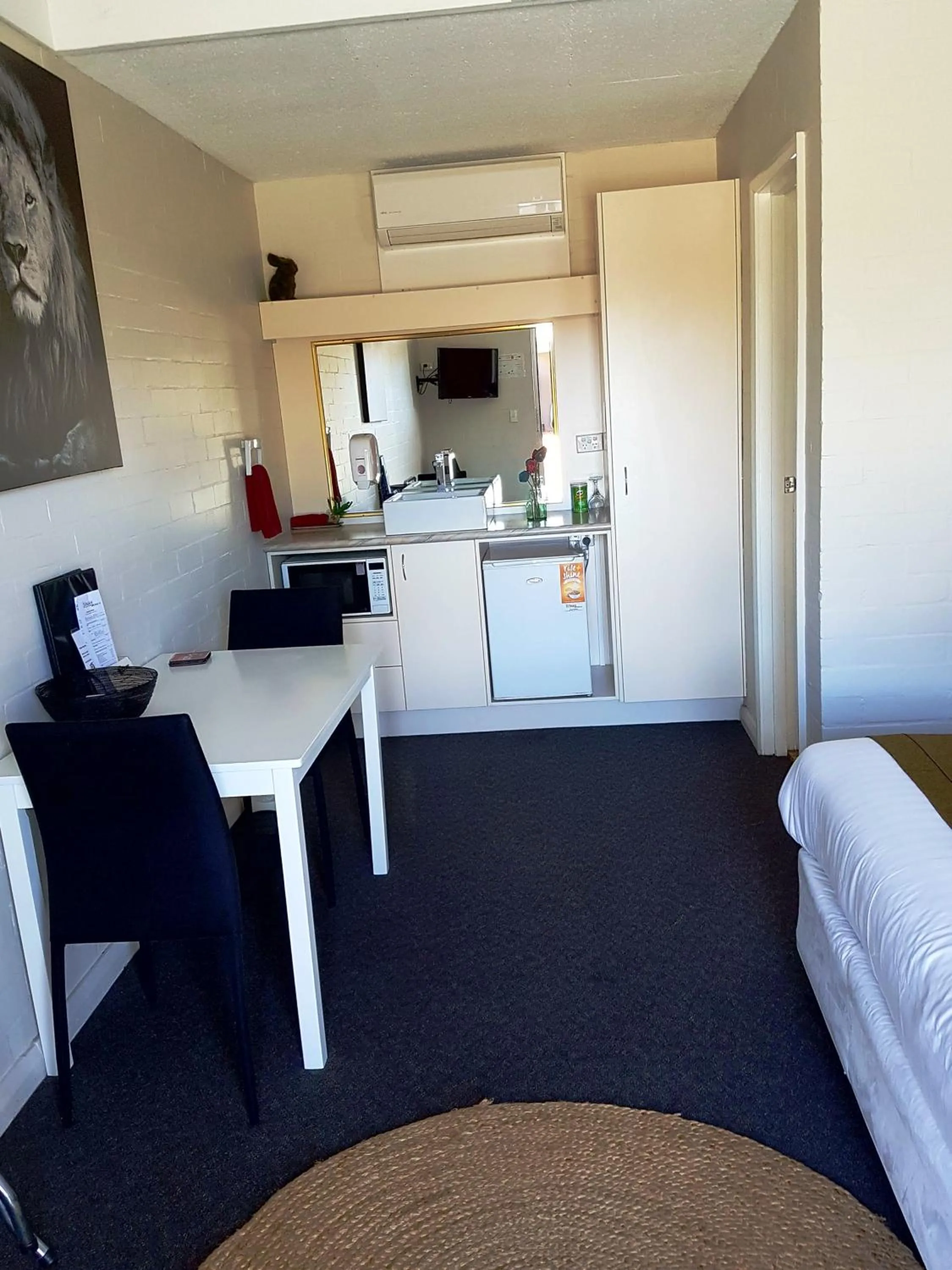 Photo of the whole room in Bidgee Motor Inn