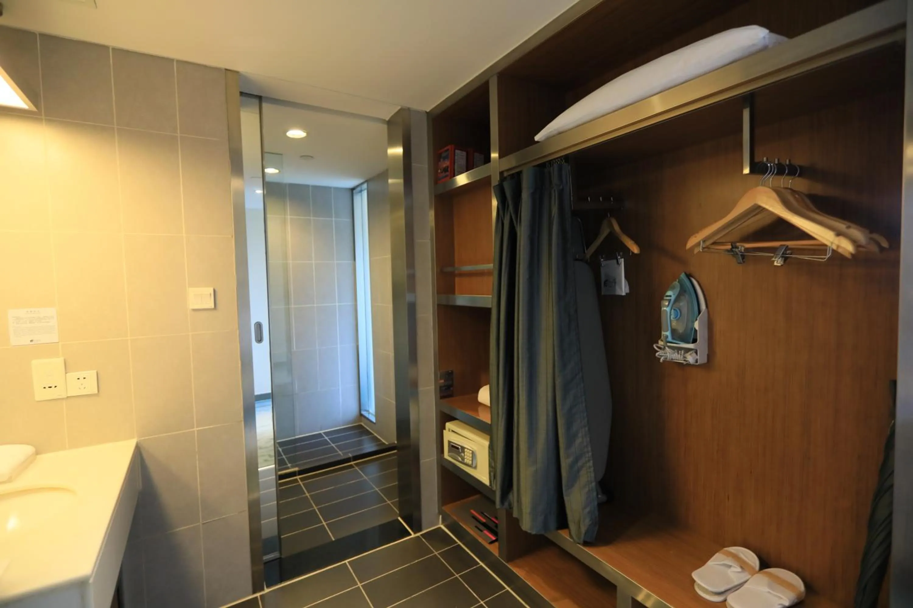 wardrobe in Aloft Beijing, Haidian