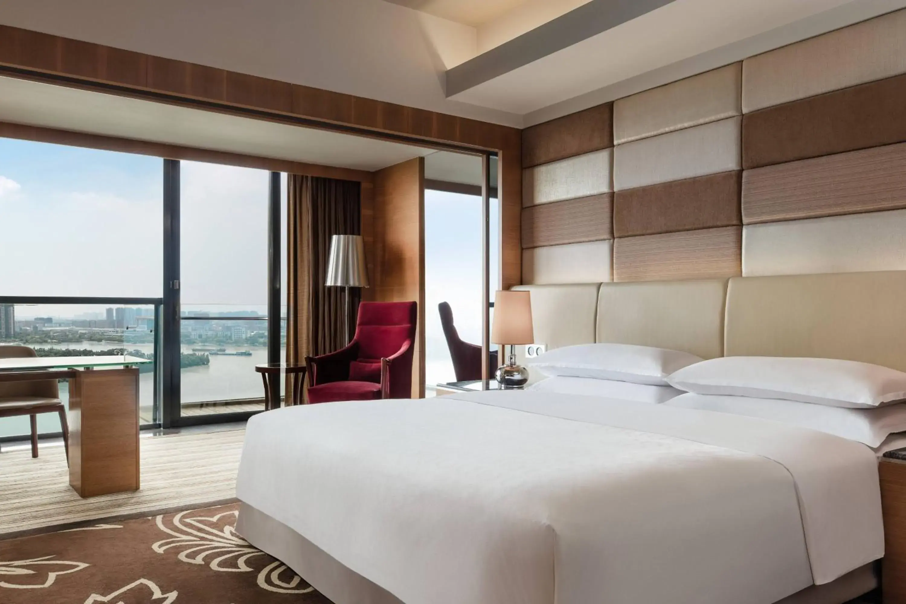 Executive King River View, Club lounge access, Guest room in Sheraton Shunde Hotel Executive King River View, Club lounge access, Guest room in Sheraton Shunde Hotel