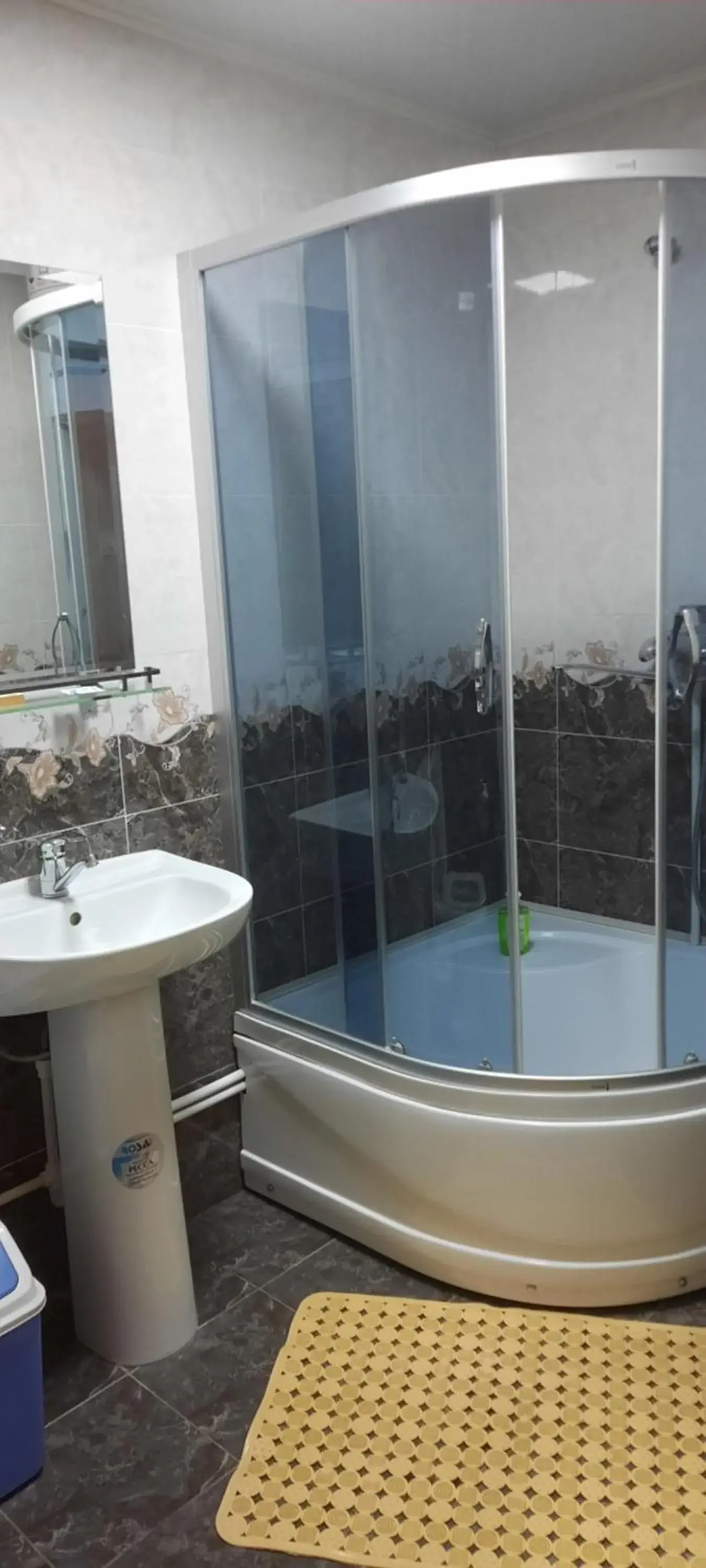 Twin Room - Disability Access in Hotel SUGD & Guest House Twin Room - Disability Access in Hotel SUGD & Guest House