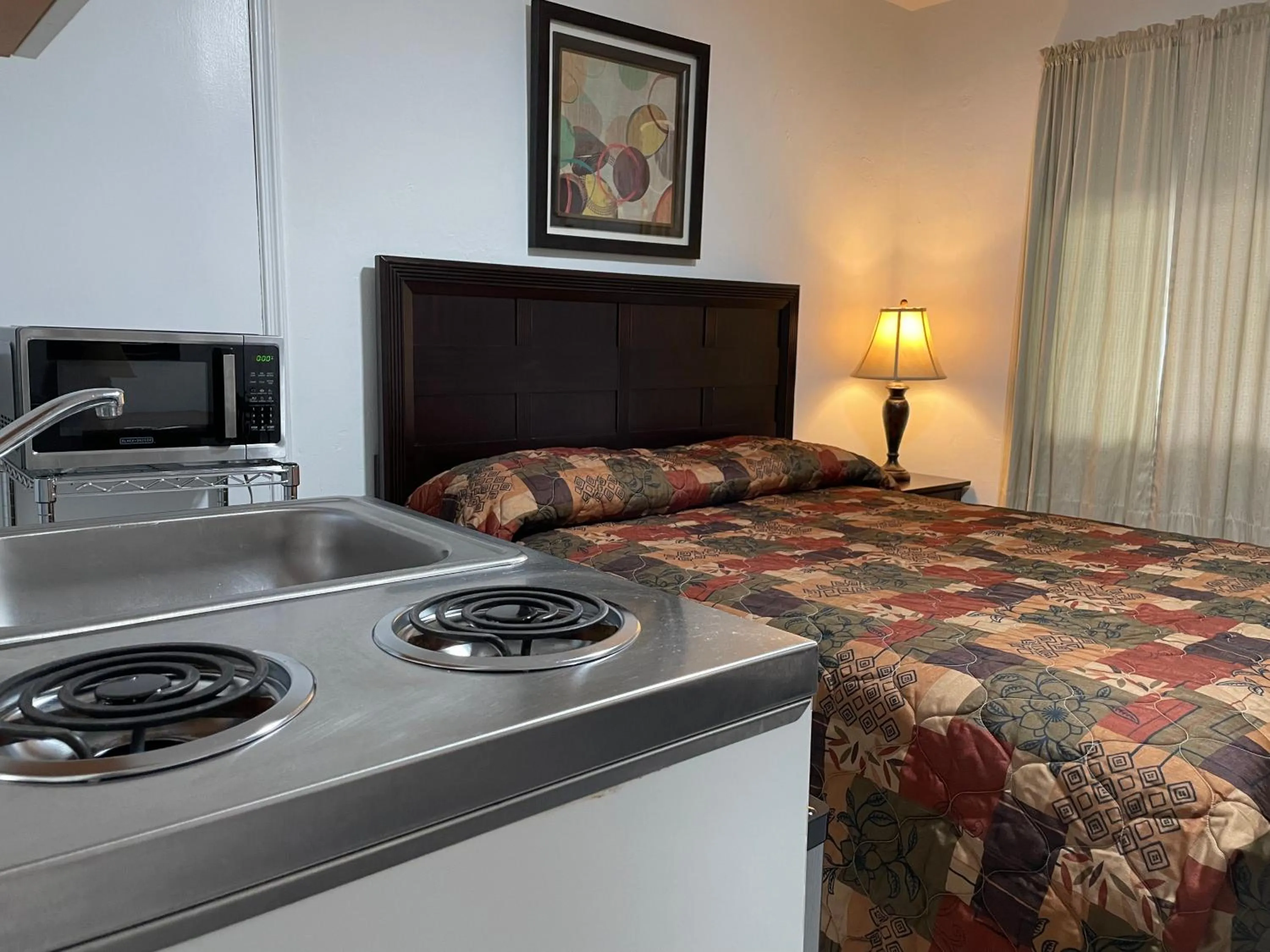 Bed in Shell Motel Hollywood