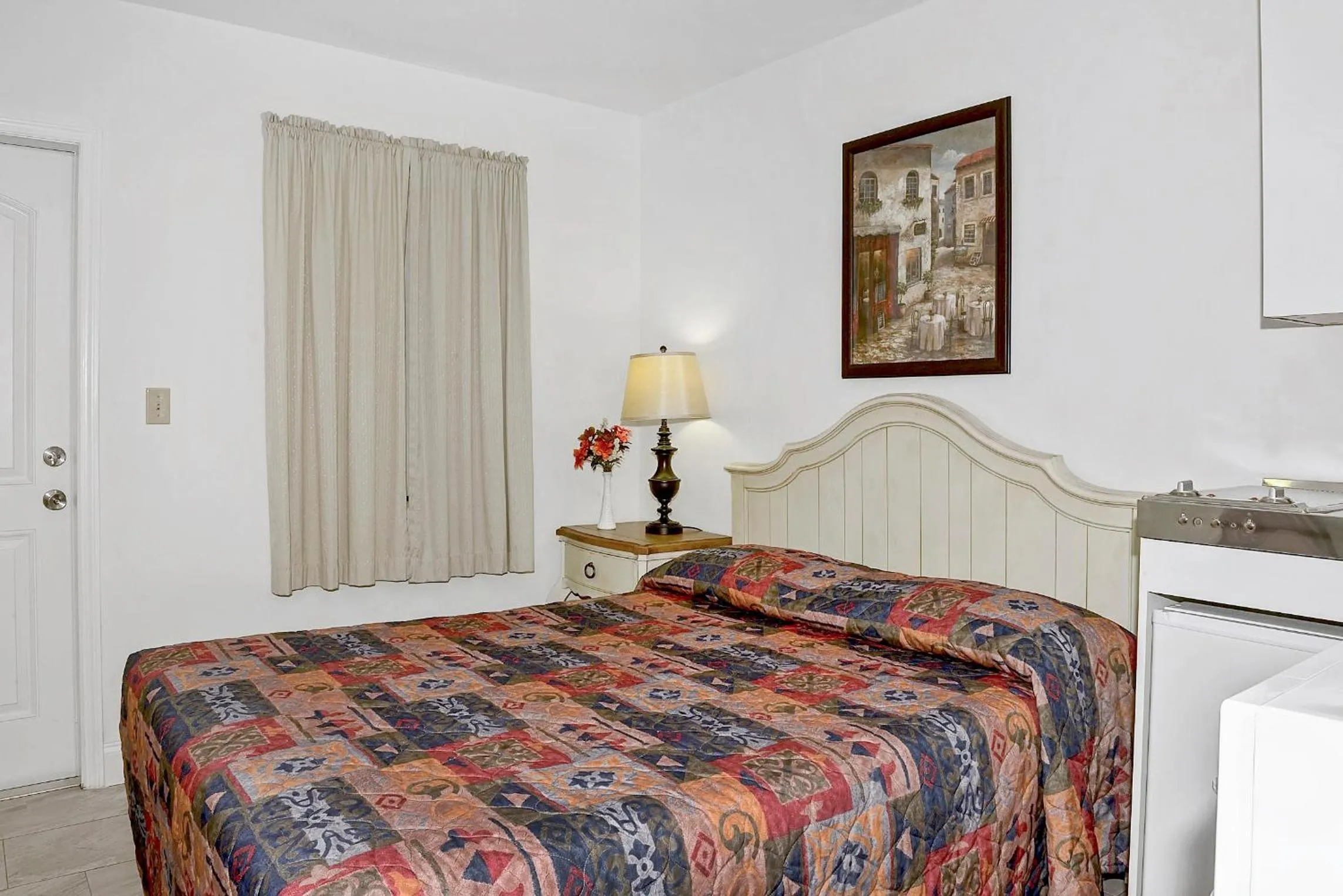 Bed in Shell Motel Hollywood