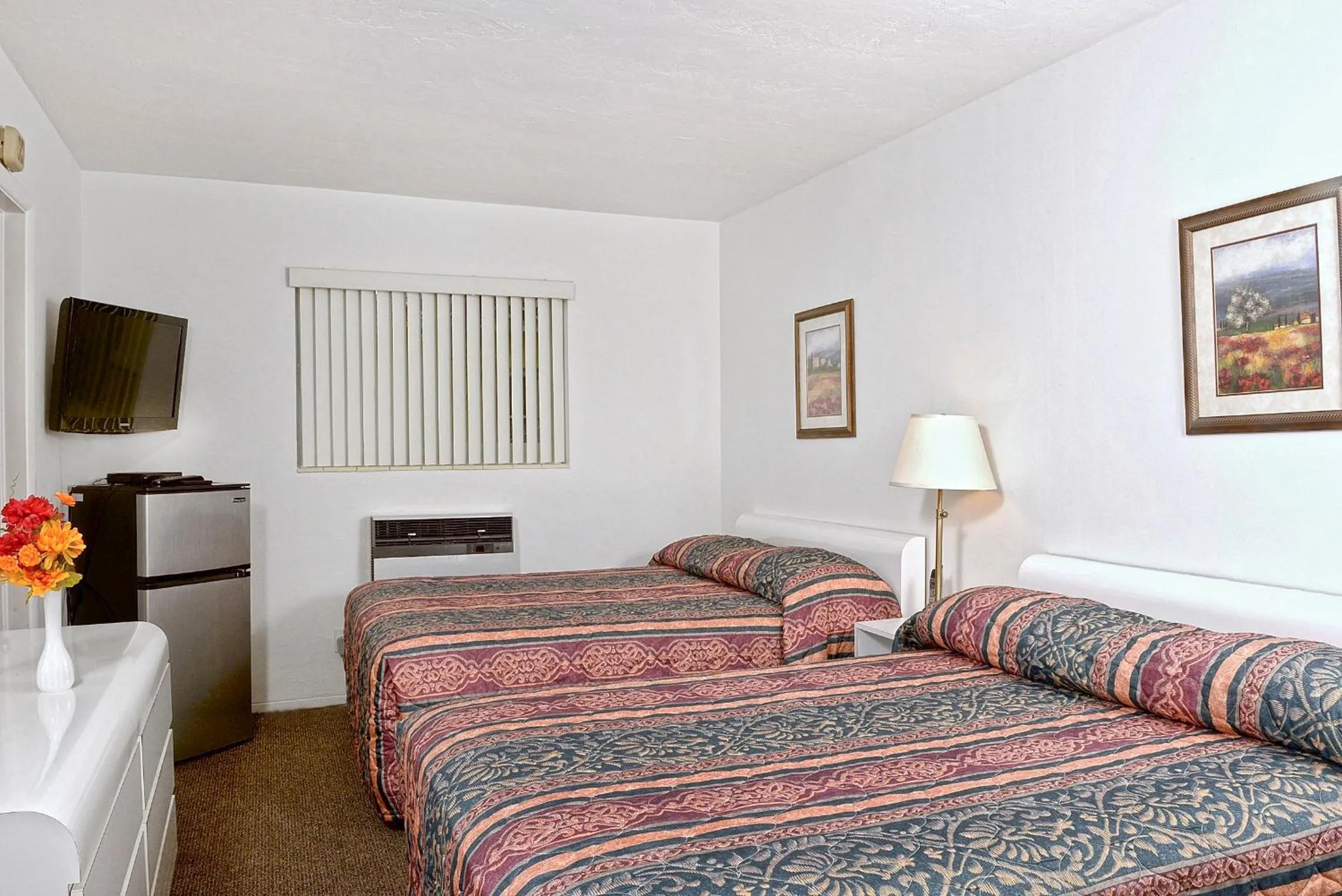 Bed in Shell Motel Hollywood