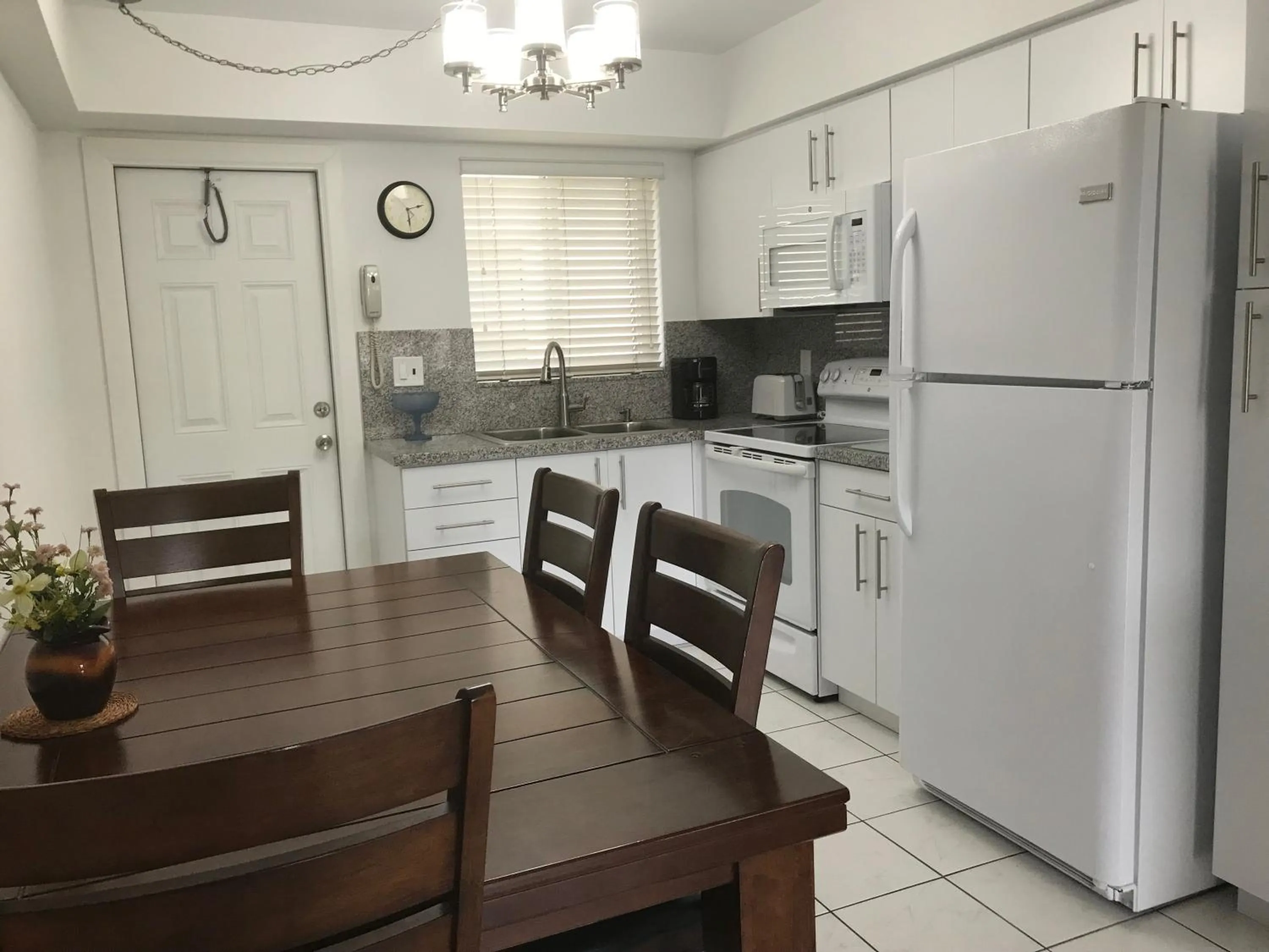 Shell Motel Hollywood