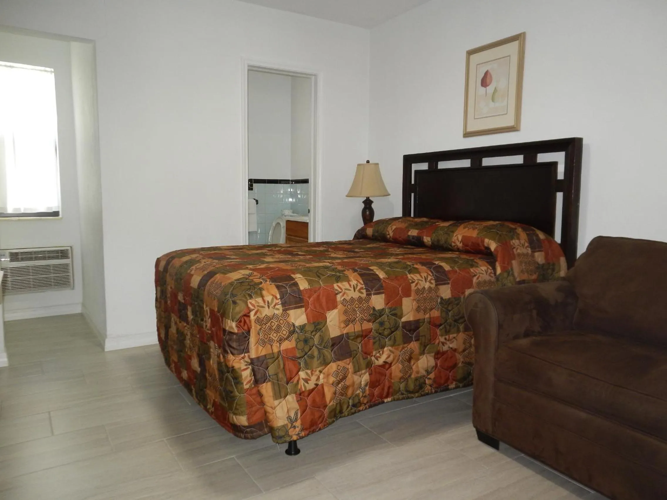 Bed in Shell Motel Hollywood