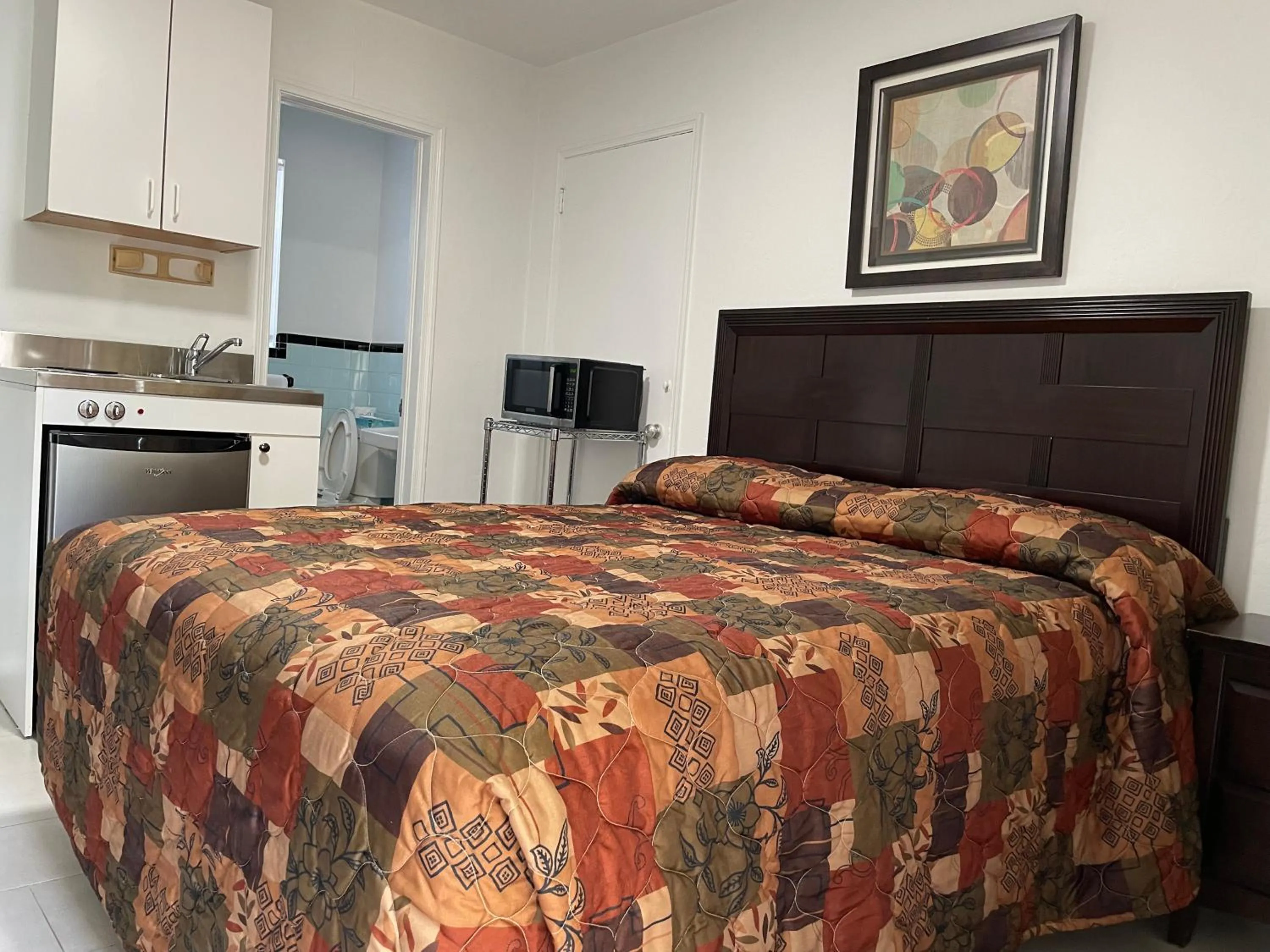 Bed in Shell Motel Hollywood