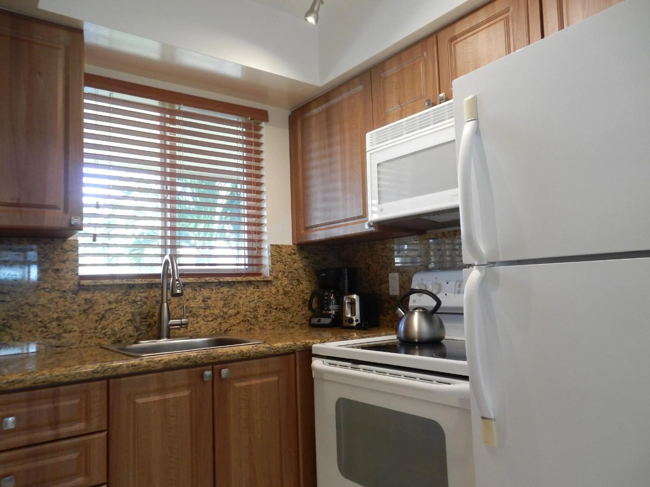 Shell Motel Hollywood