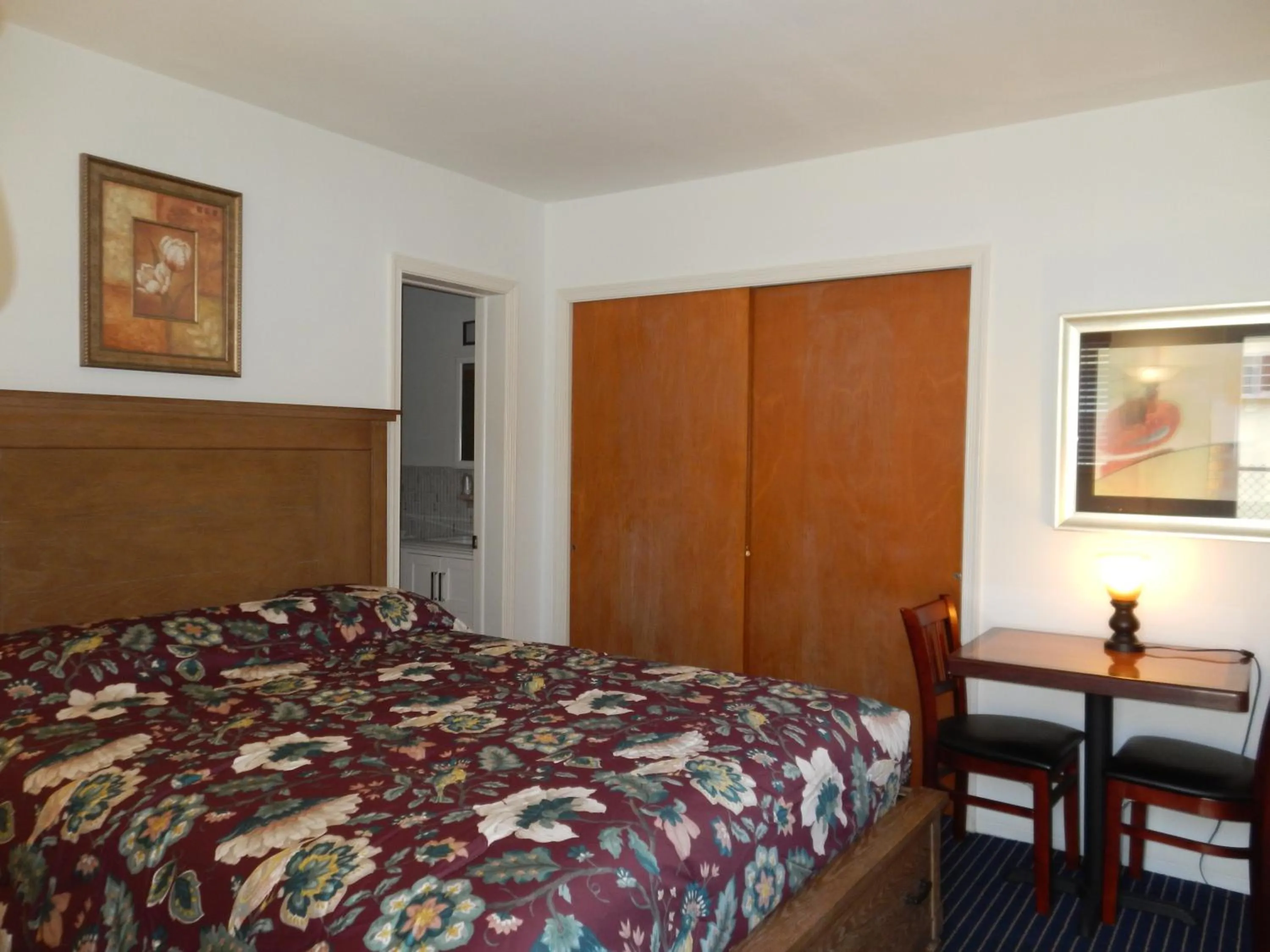 Bed in Shell Motel Hollywood