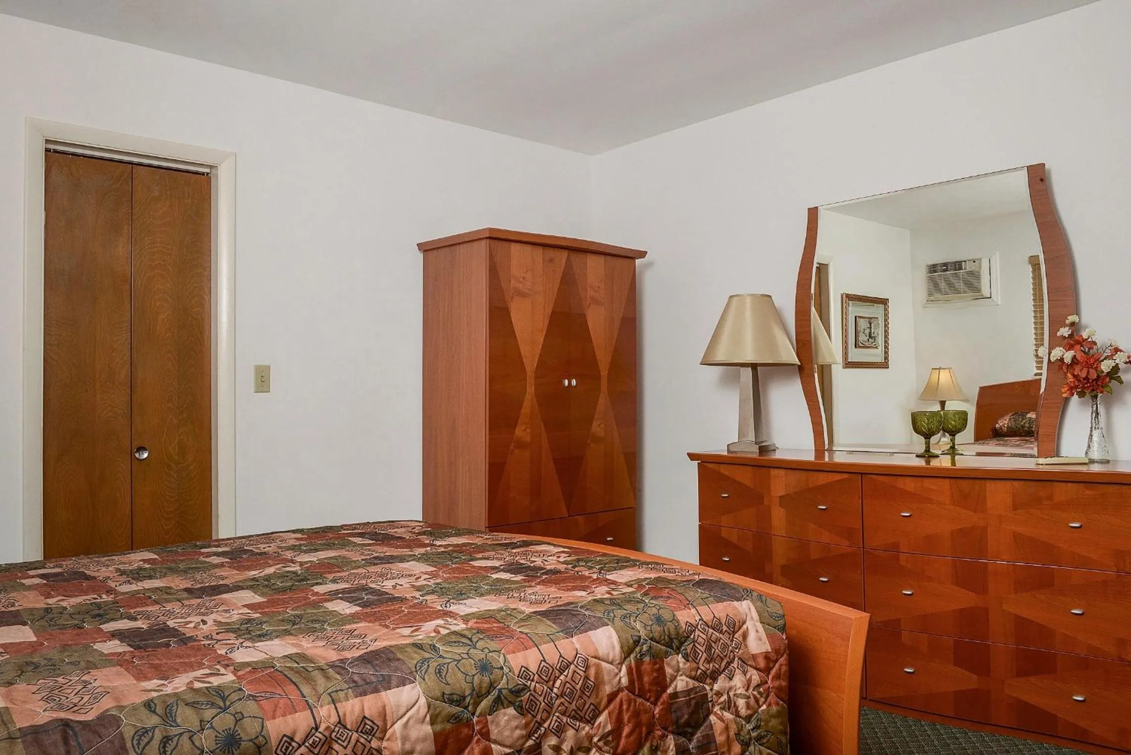 Bed in Shell Motel Hollywood