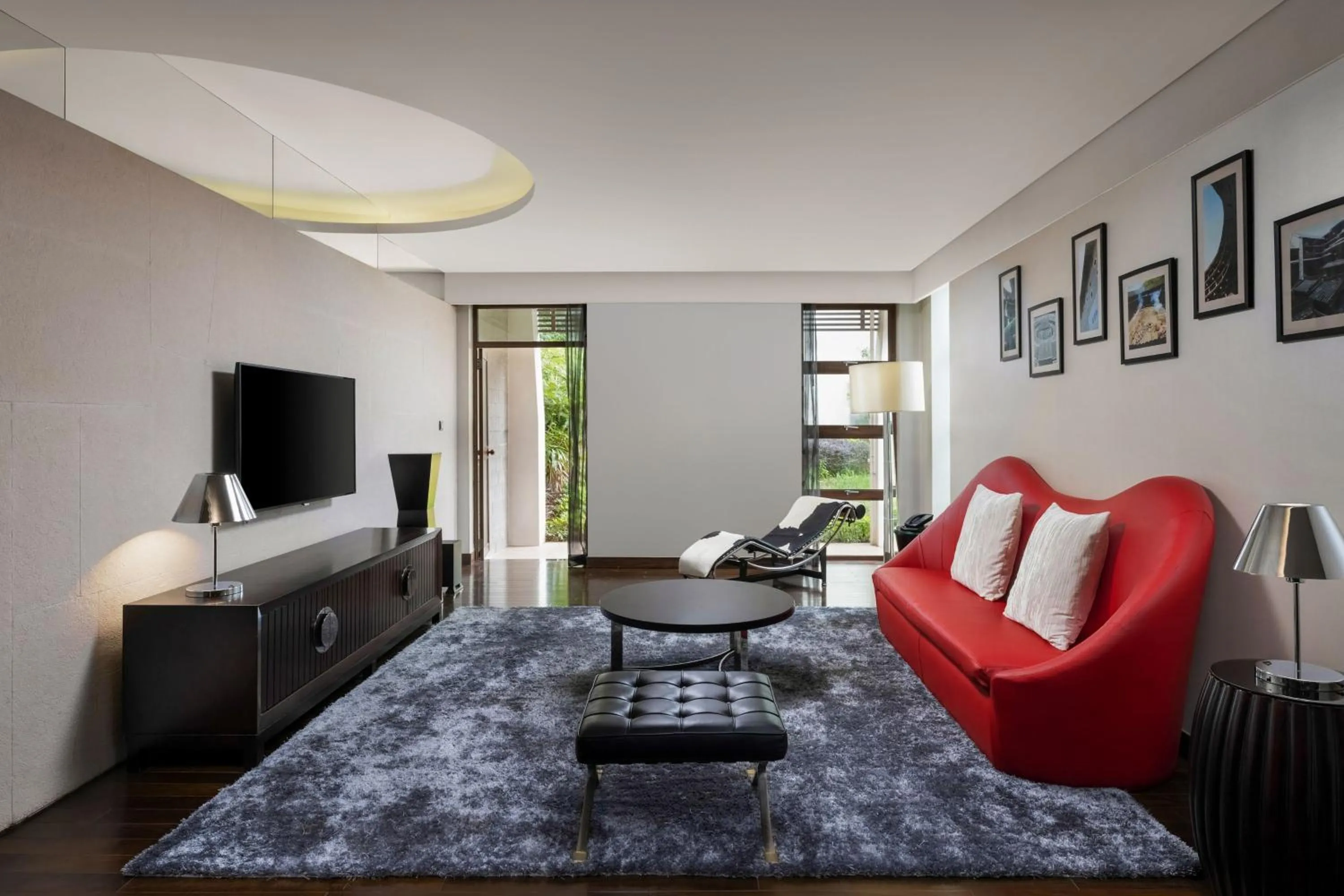 Living room, Bed in Le Méridien Xiamen