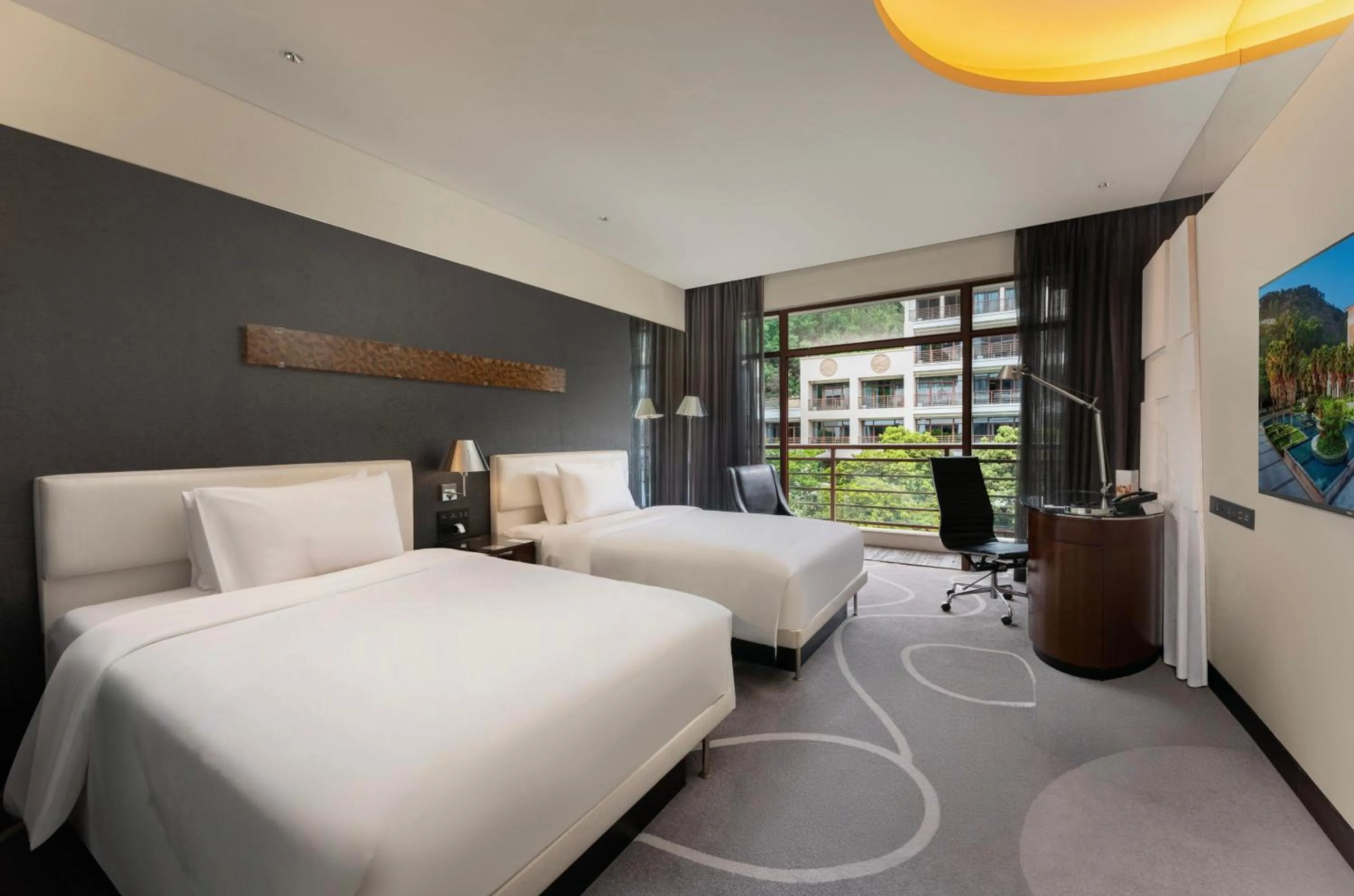 Photo of the whole room, Bed in Le Méridien Xiamen