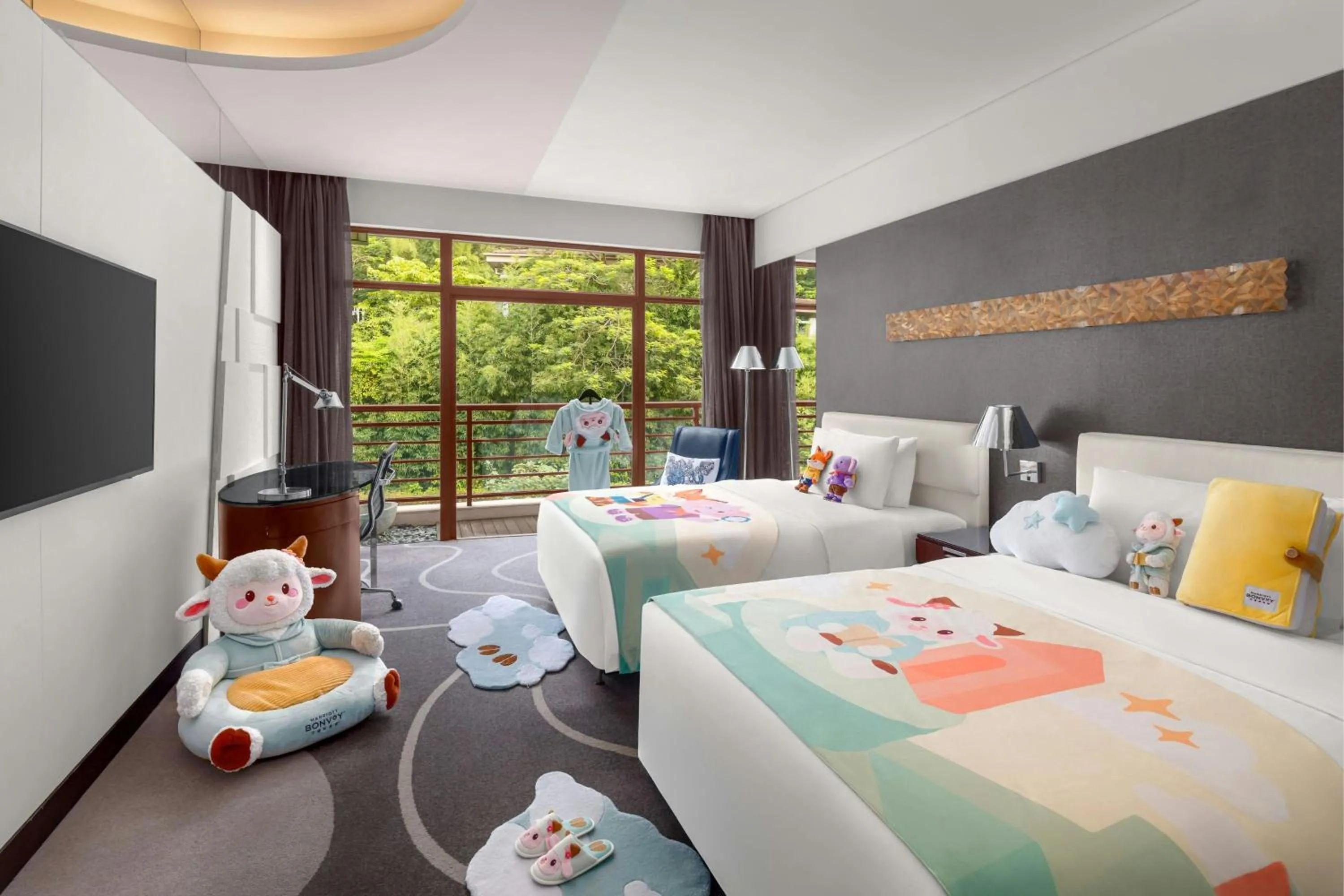 Photo of the whole room, Bed in Le Méridien Xiamen