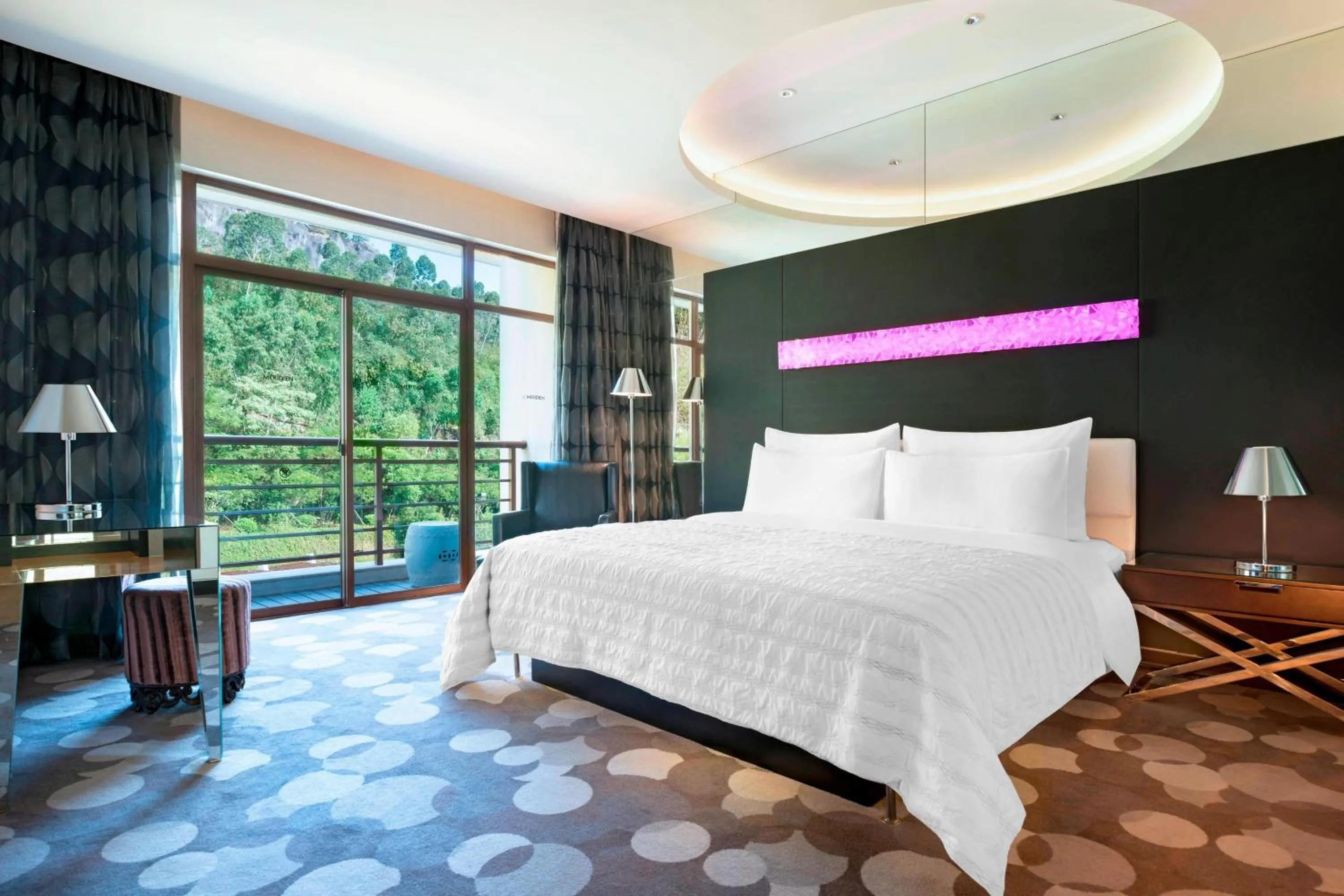 Bedroom, Bed in Le Méridien Xiamen