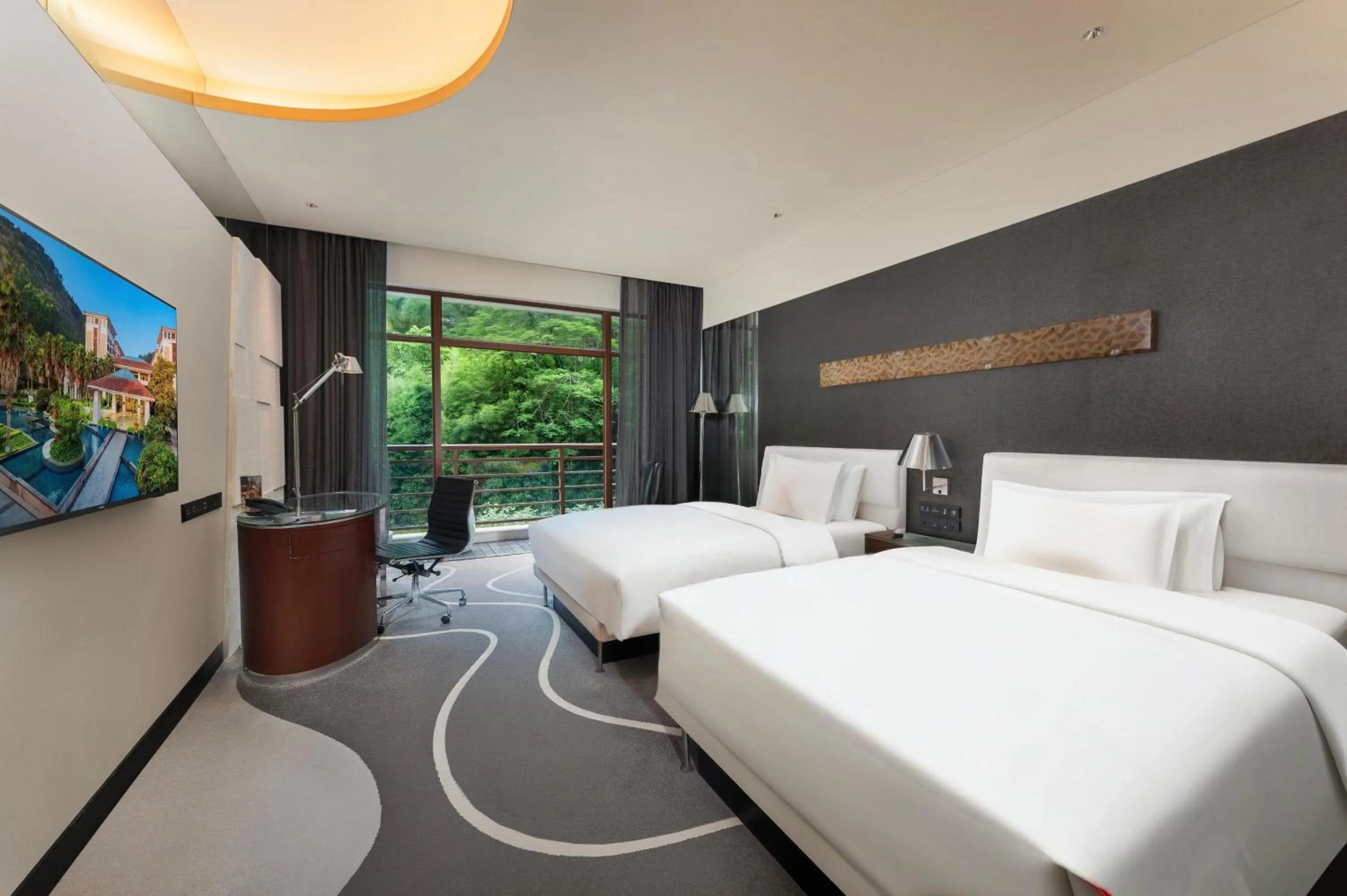 Photo of the whole room, Bed in Le Méridien Xiamen