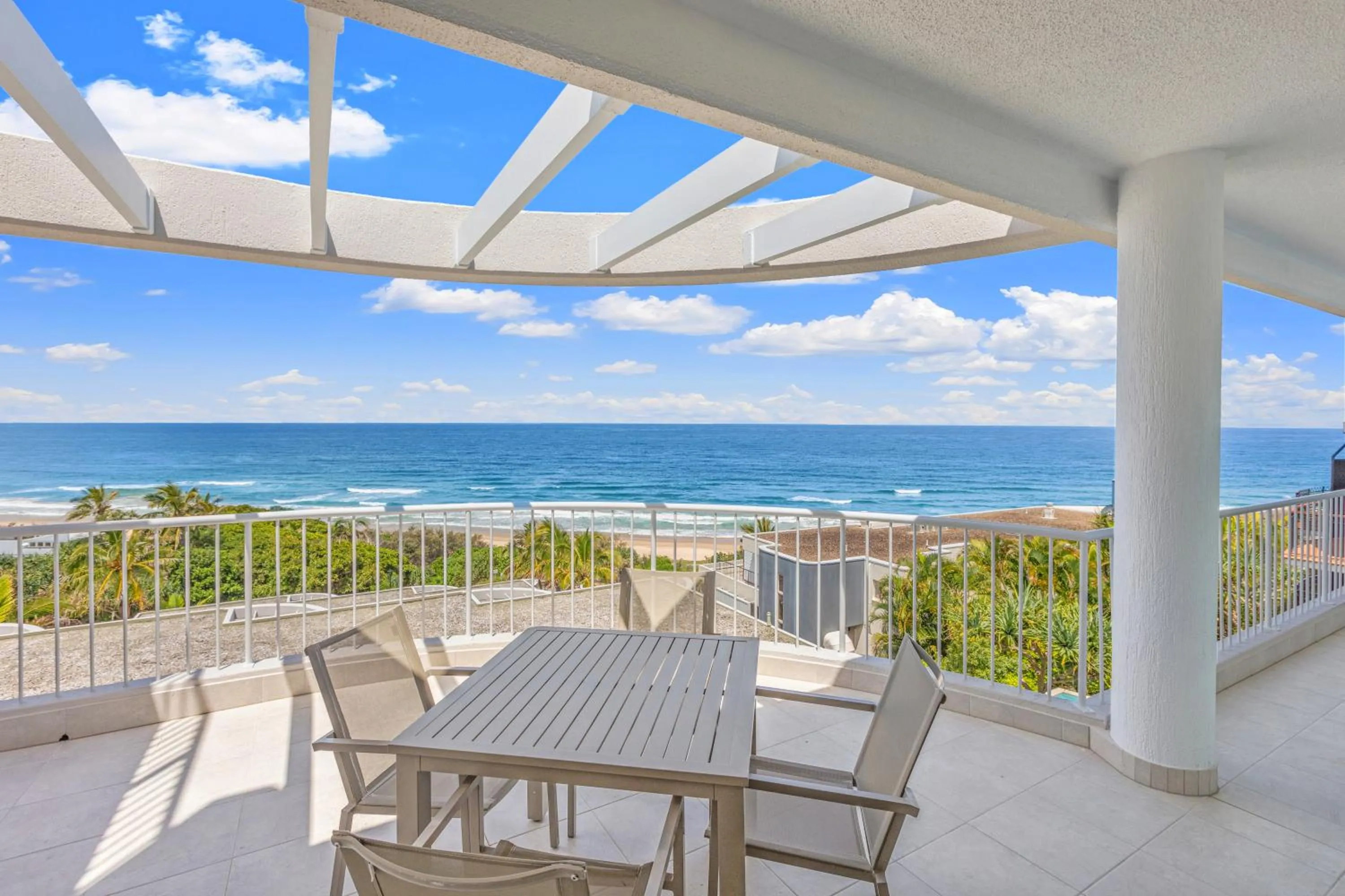 La Mer Sunshine Beachfront