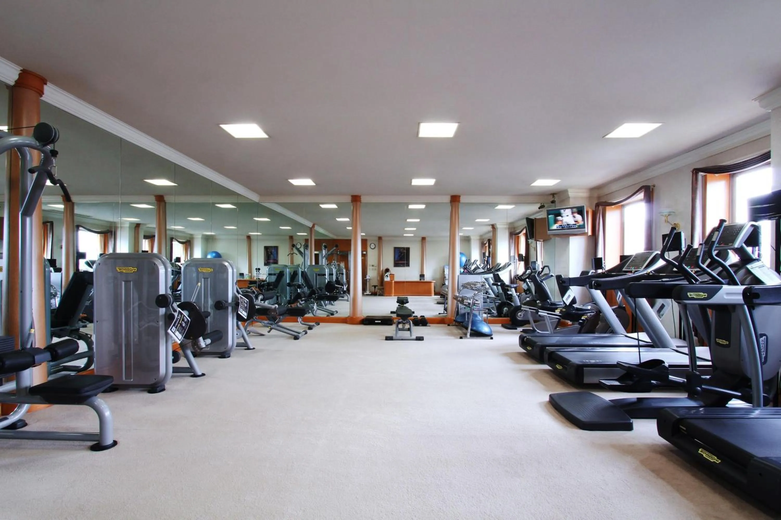 Fitness centre/facilities in The Westin Osaka