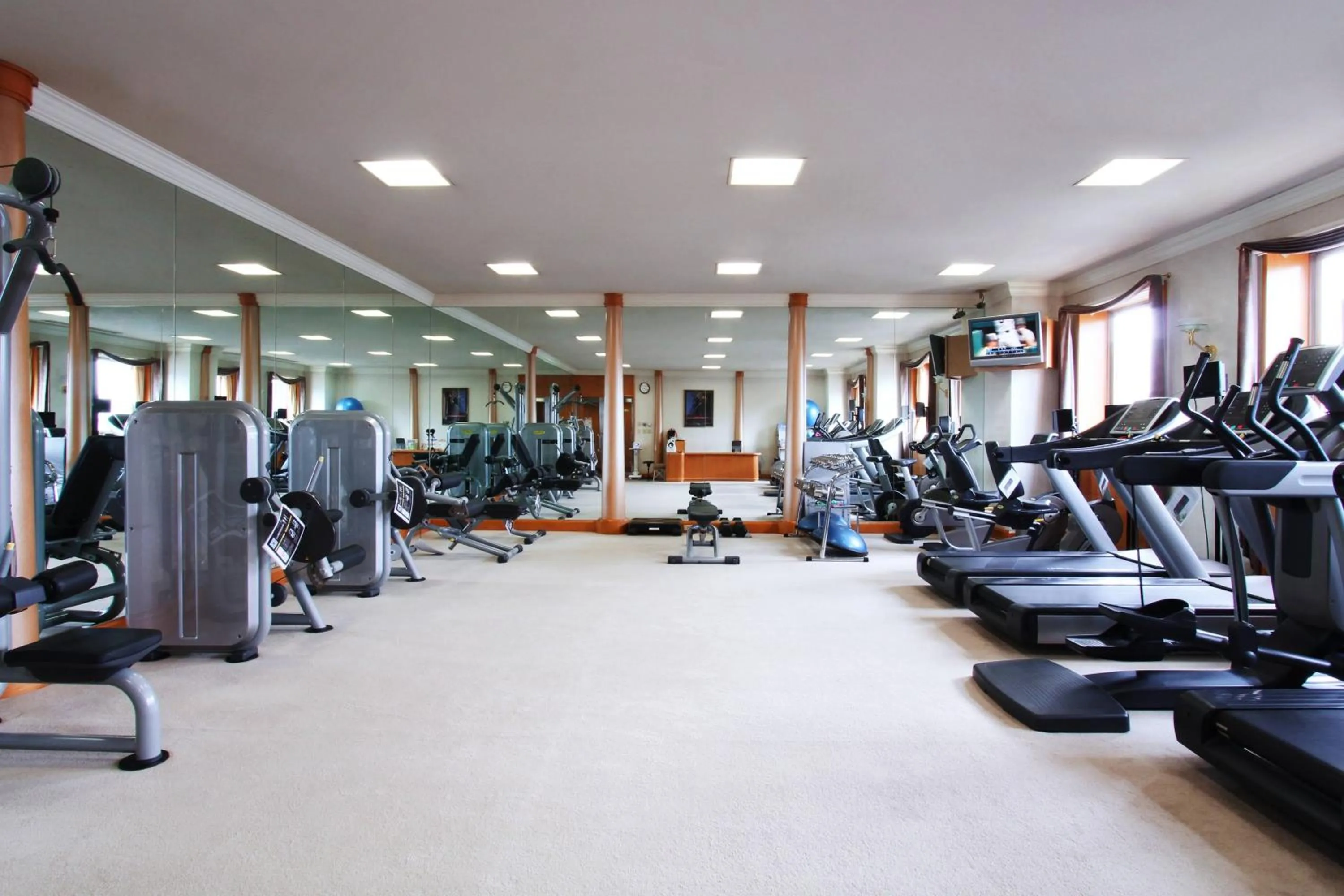 Fitness centre/facilities in The Westin Osaka