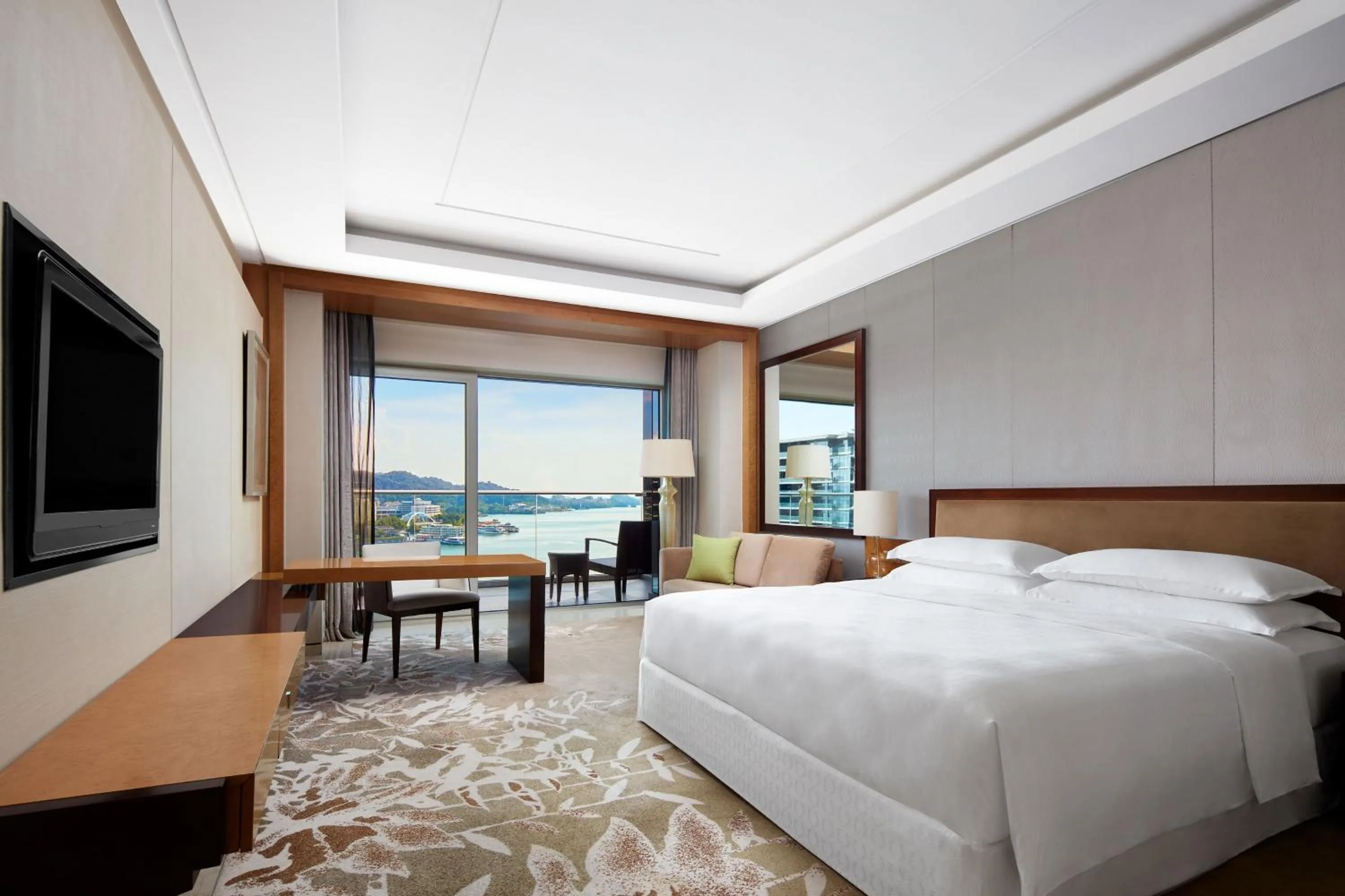 Photo of the whole room, Bed in Sheraton Qiandao Lake Resort