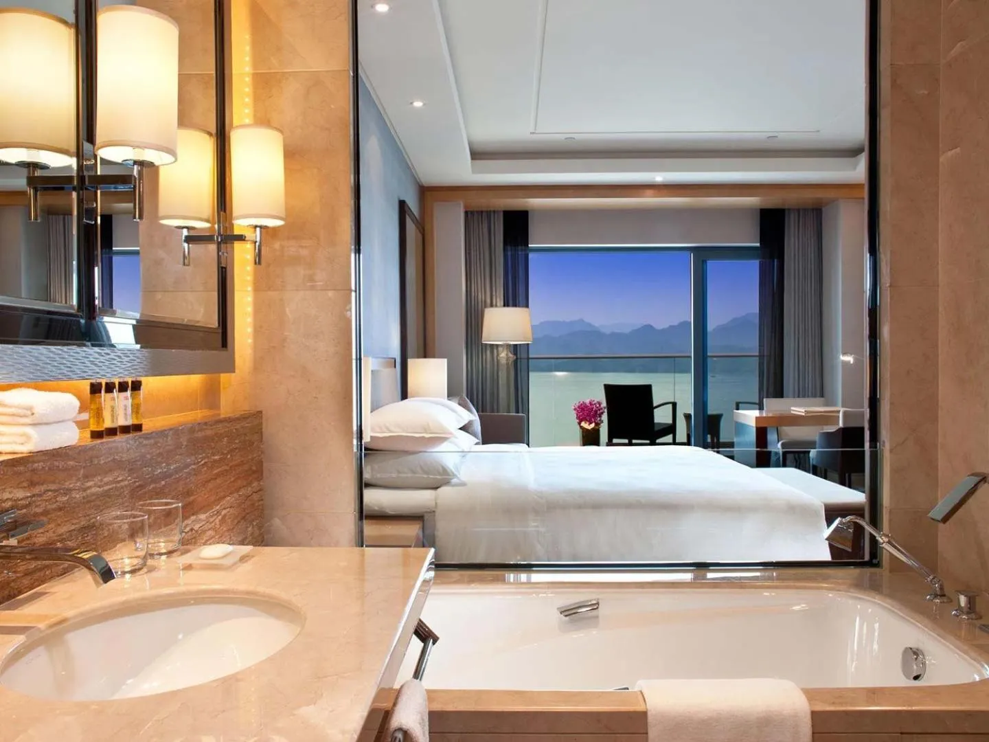 Property building, Bed in Sheraton Qiandao Lake Resort