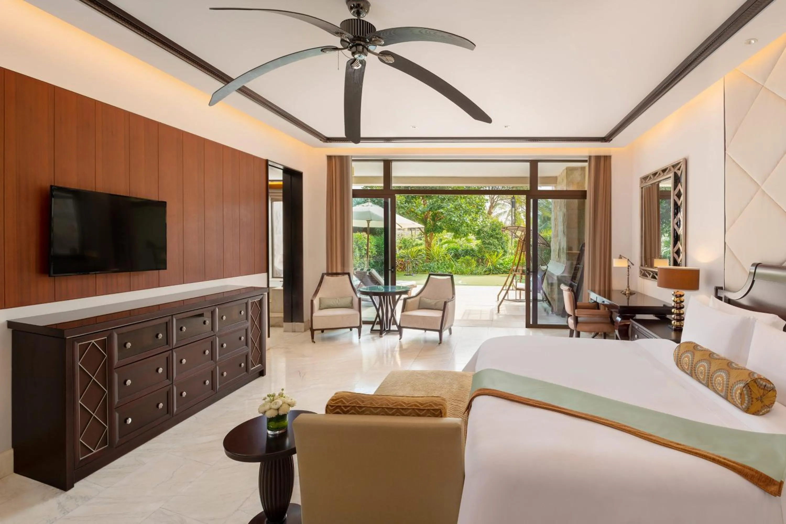 Photo of the whole room, Bed in The St. Regis Sanya Yalong Bay Resort