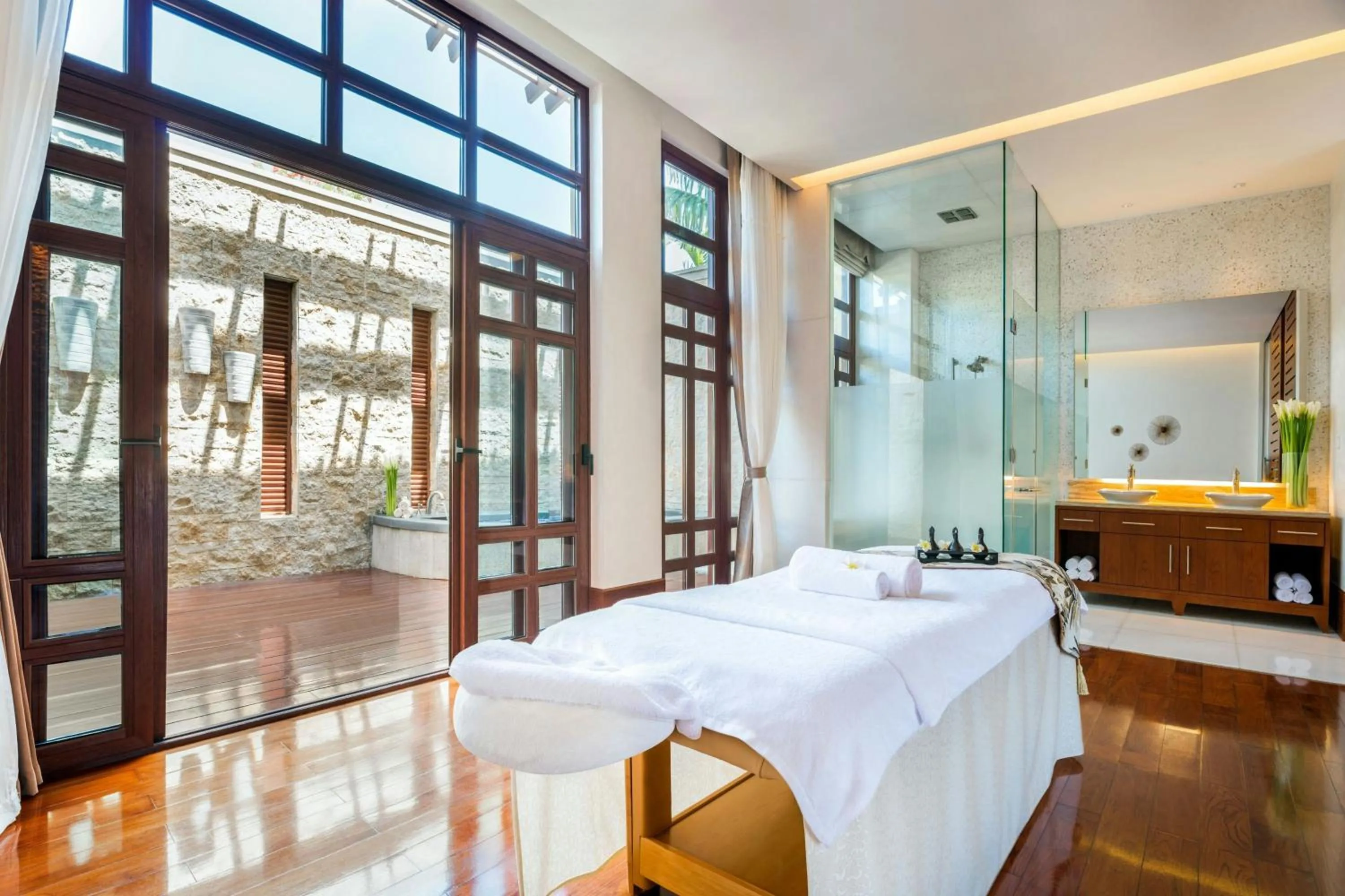 Spa and wellness centre/facilities, Bed in The St. Regis Sanya Yalong Bay Resort