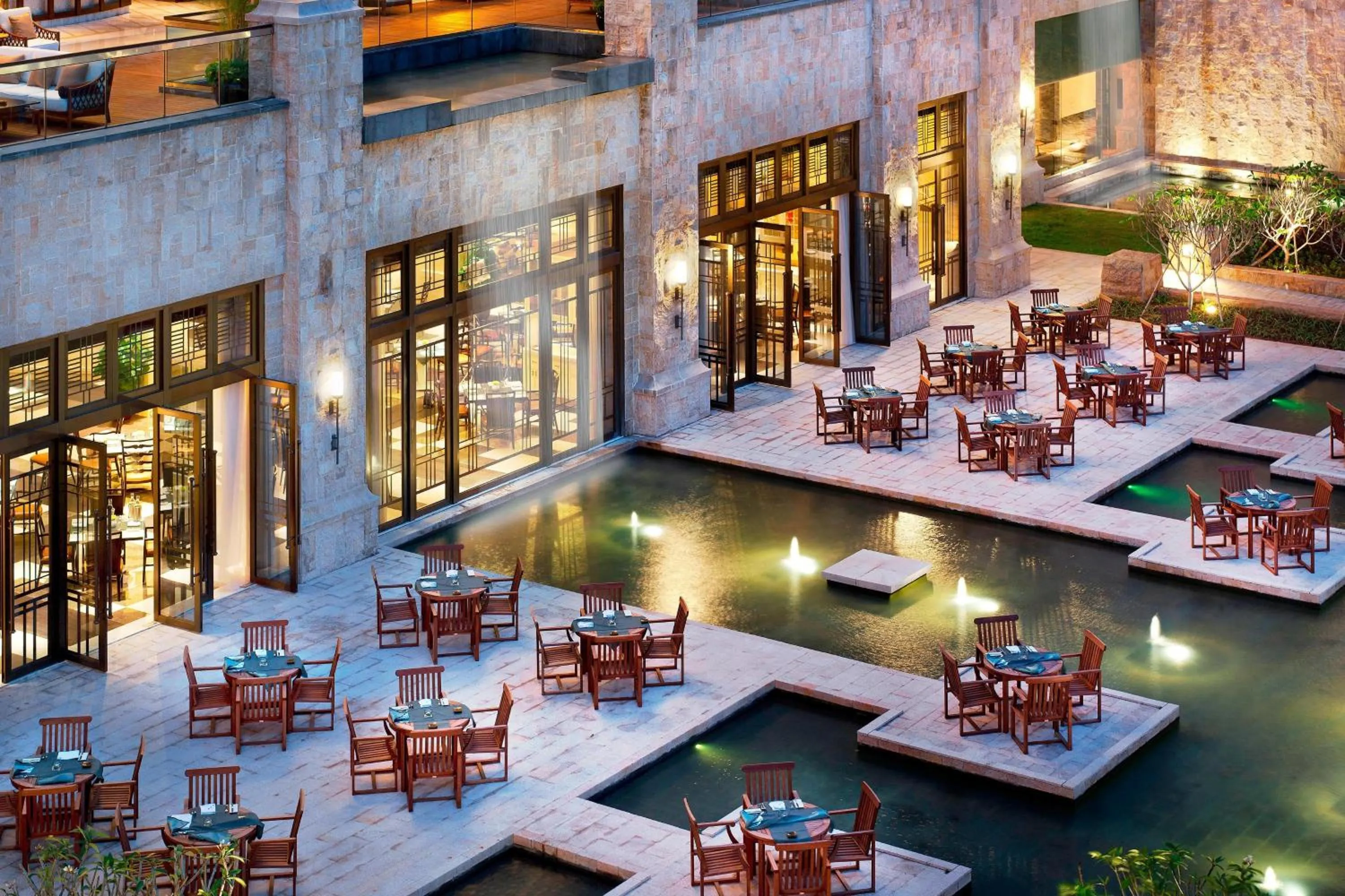 Restaurant/places to eat in The St. Regis Sanya Yalong Bay Resort