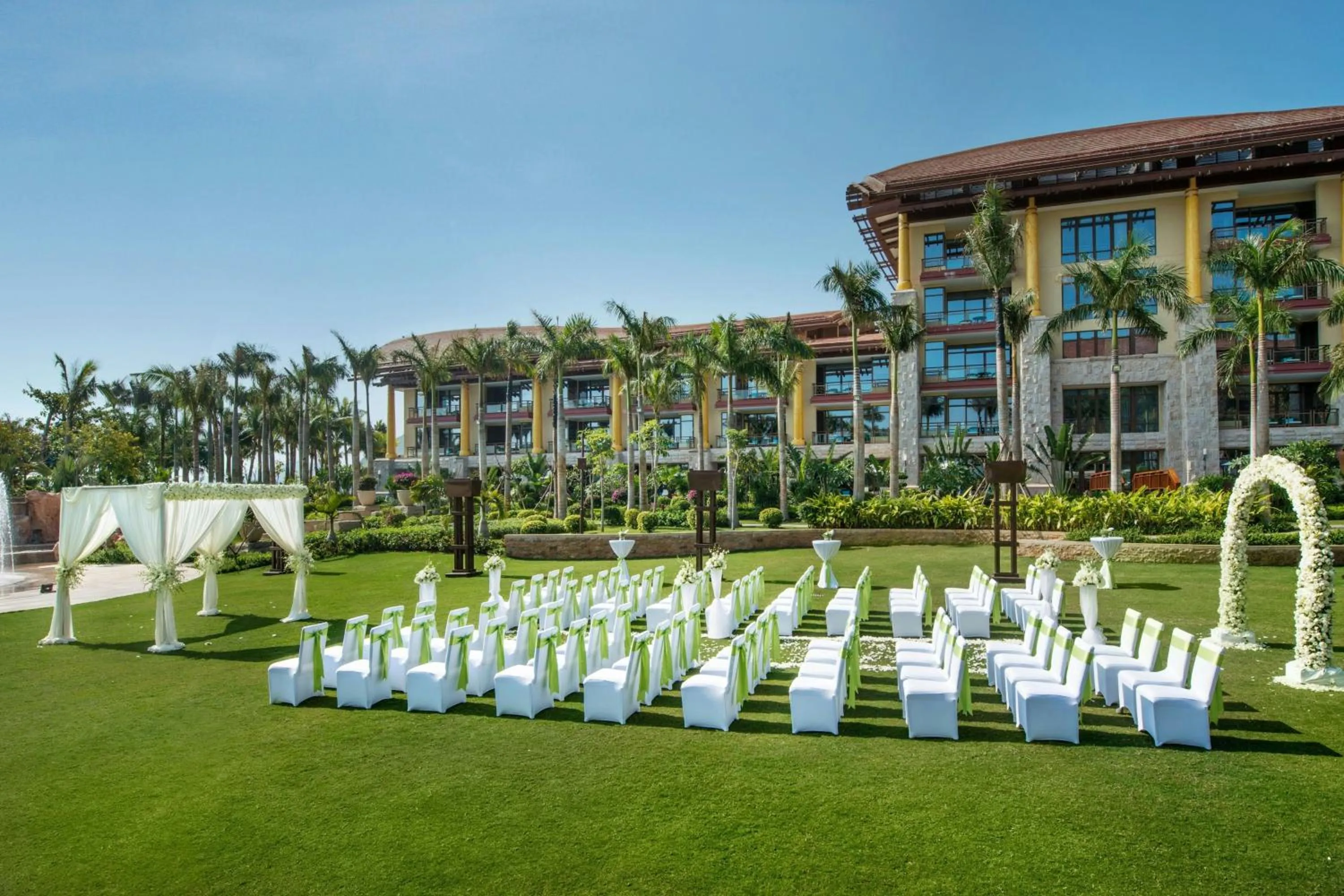 Lobby or reception in The St. Regis Sanya Yalong Bay Resort