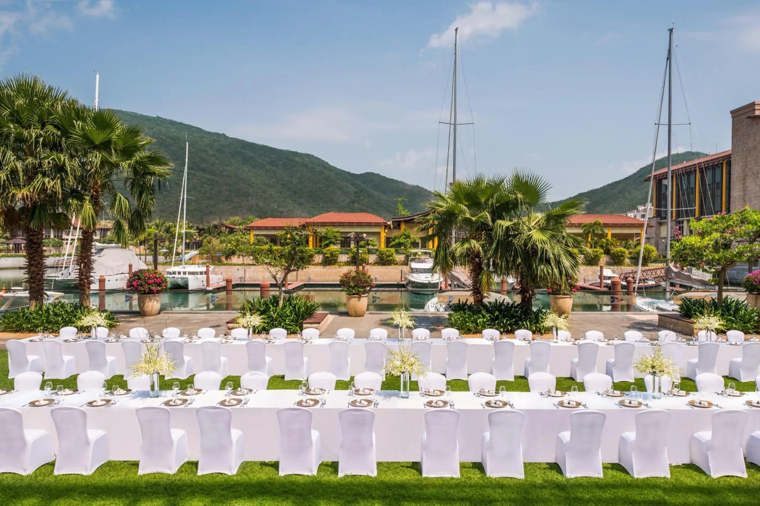 Restaurant/places to eat in The St. Regis Sanya Yalong Bay Resort