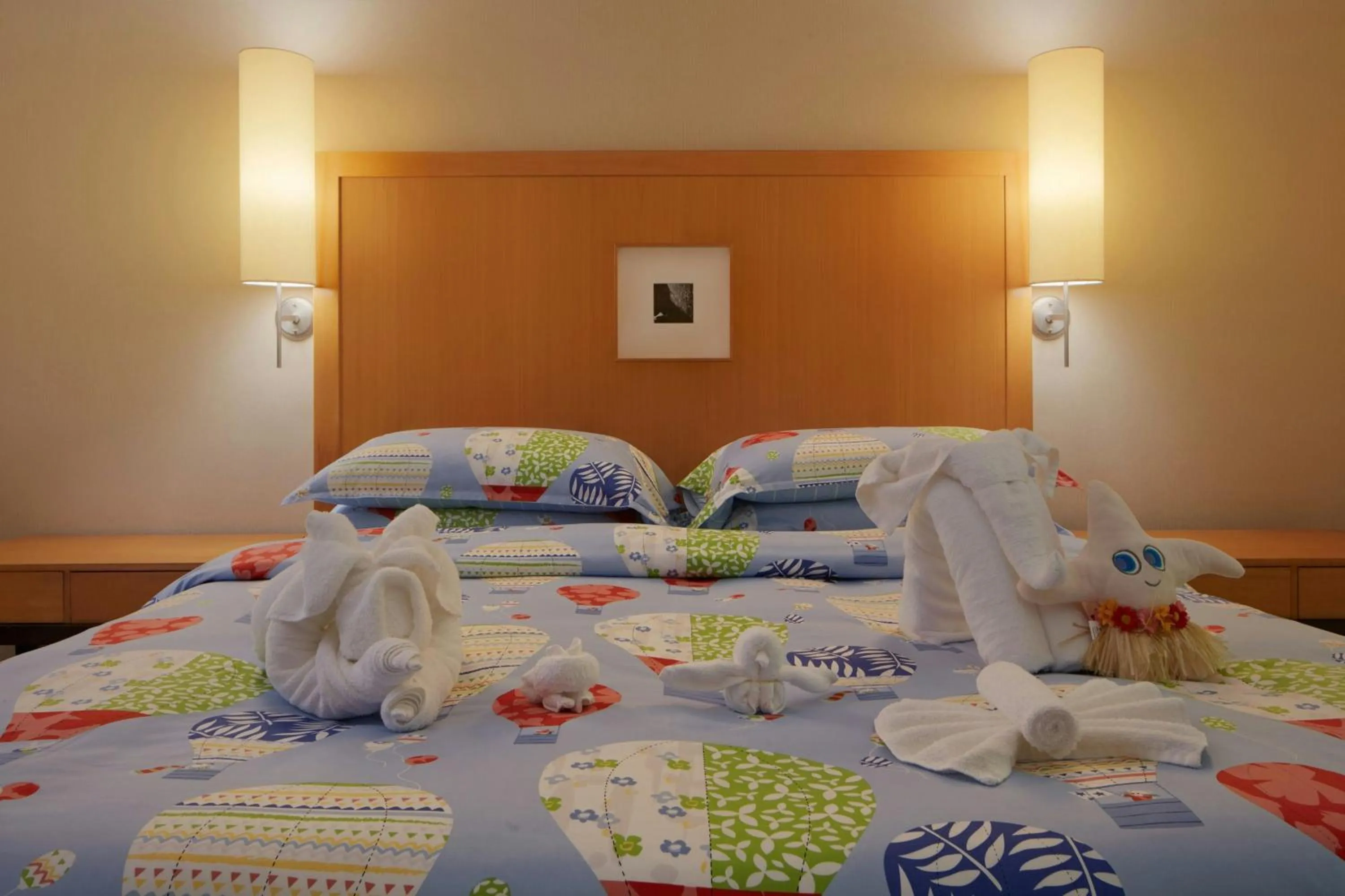 Bedroom, Bed in Sheraton Sanya Yalong Bay Resort