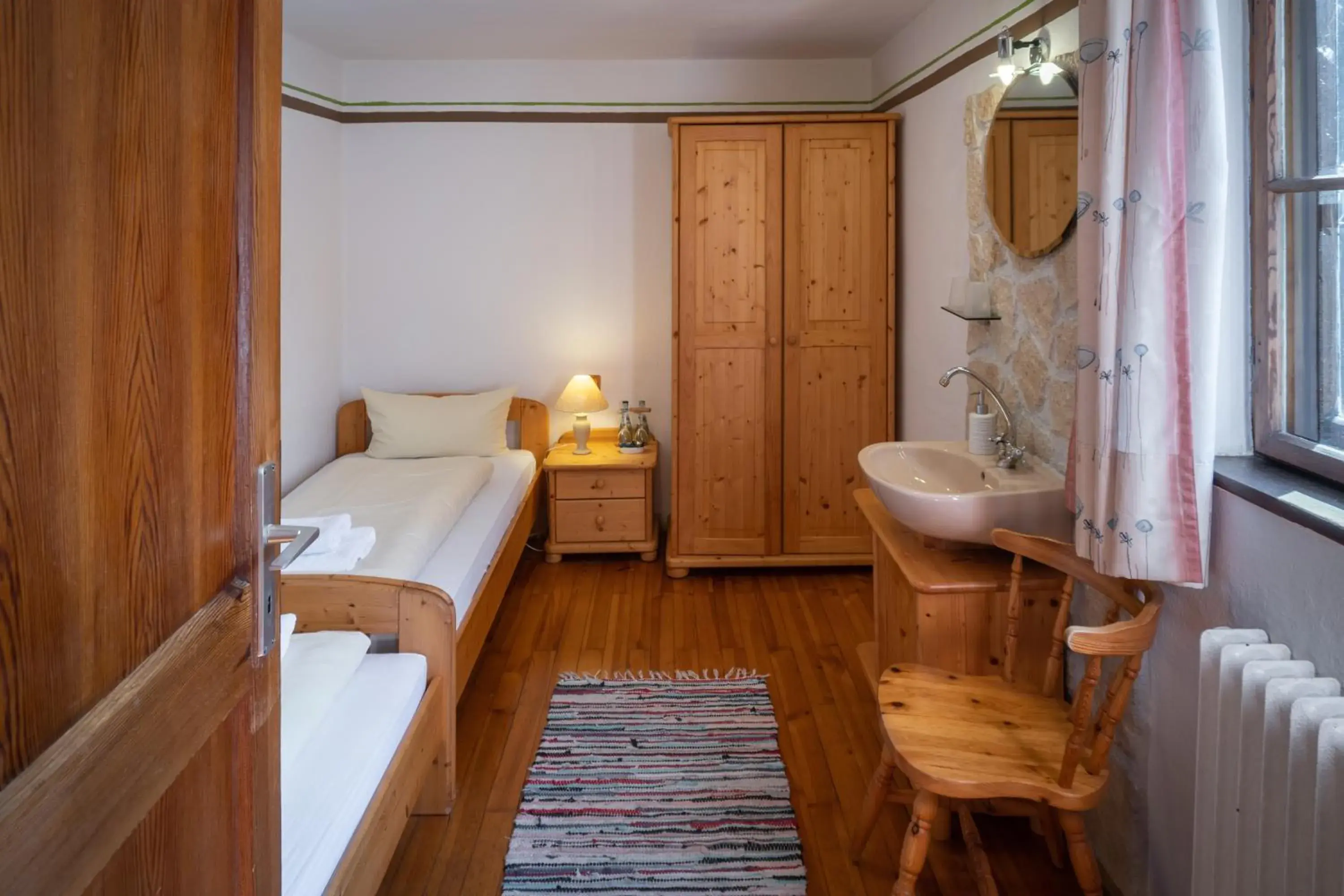Twin Room with Shared Bathroom in Hotel Restaurant Alatsee Twin Room with Shared Bathroom in Hotel Restaurant Alatsee