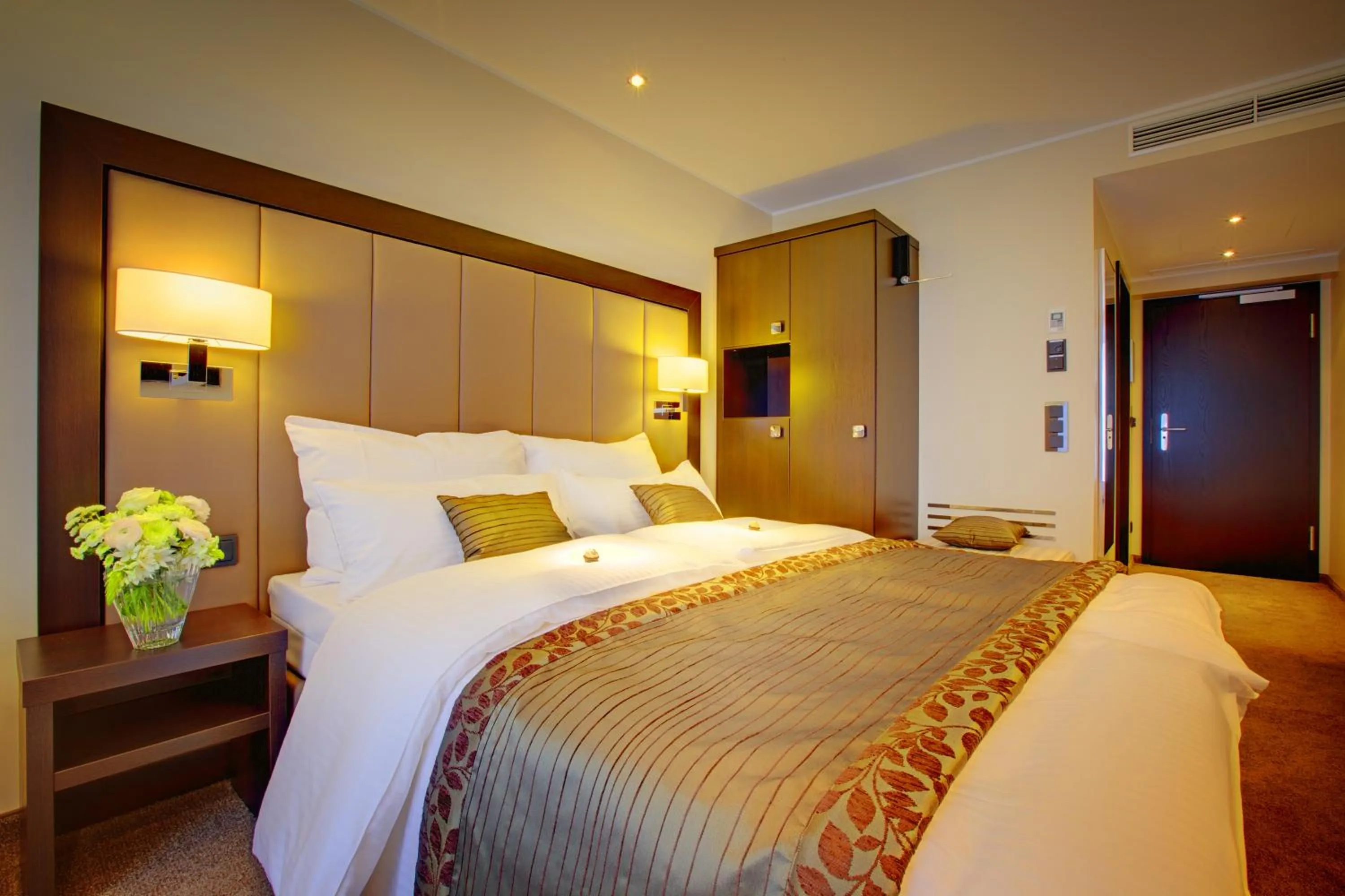 Bedroom, Bed in Hotel Favor