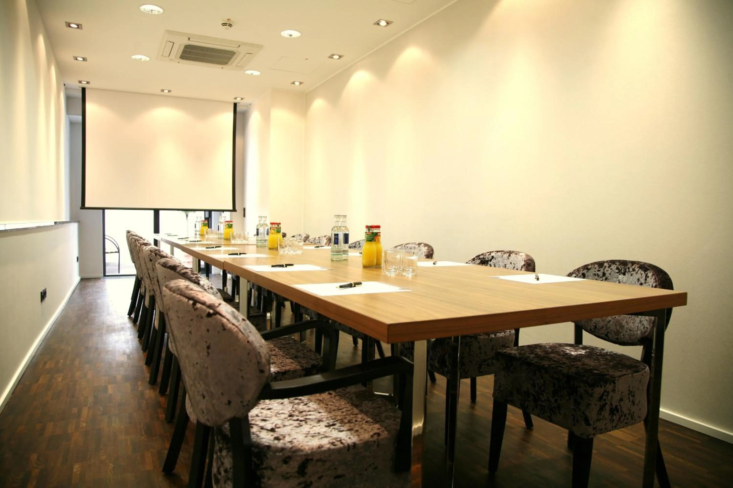 Business facilities in Hotel Favor