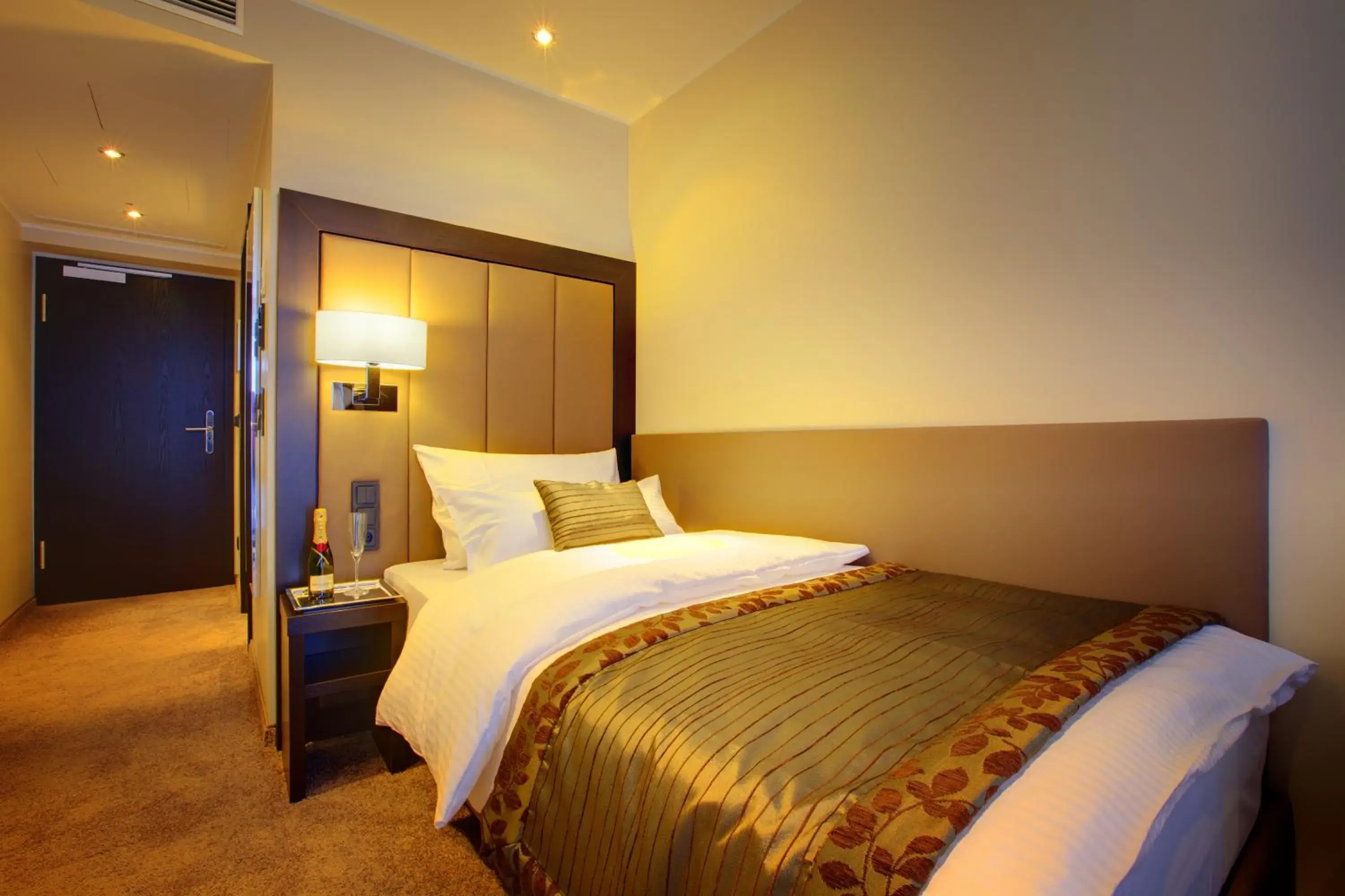 Ambiente Single Room in Hotel Favor Ambiente Single Room in Hotel Favor