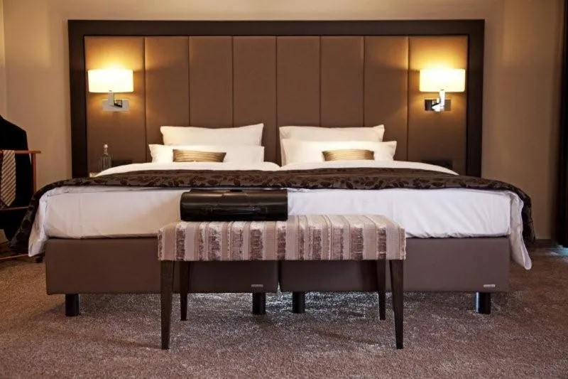 Photo of the whole room, Bed in Hotel Favor