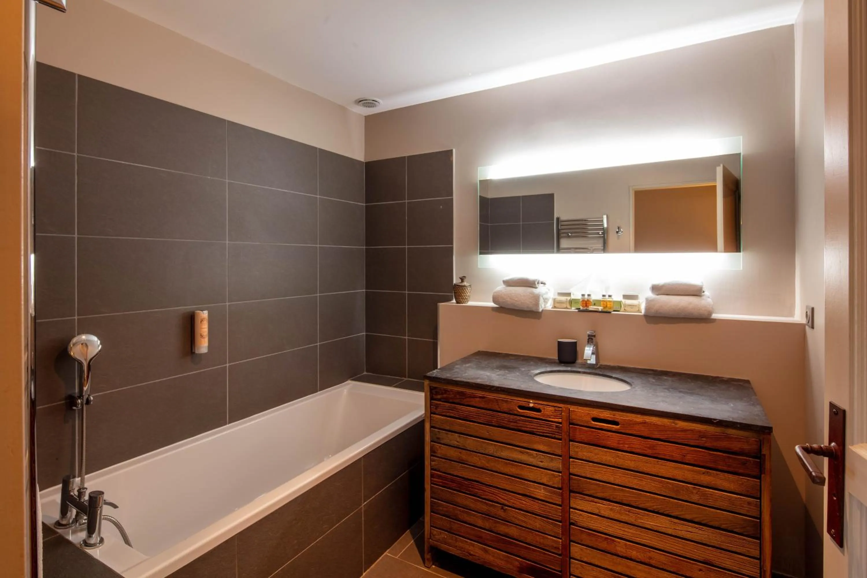 Bathroom in Garrigae Distillerie de Pezenas - Hotellerie & Spa