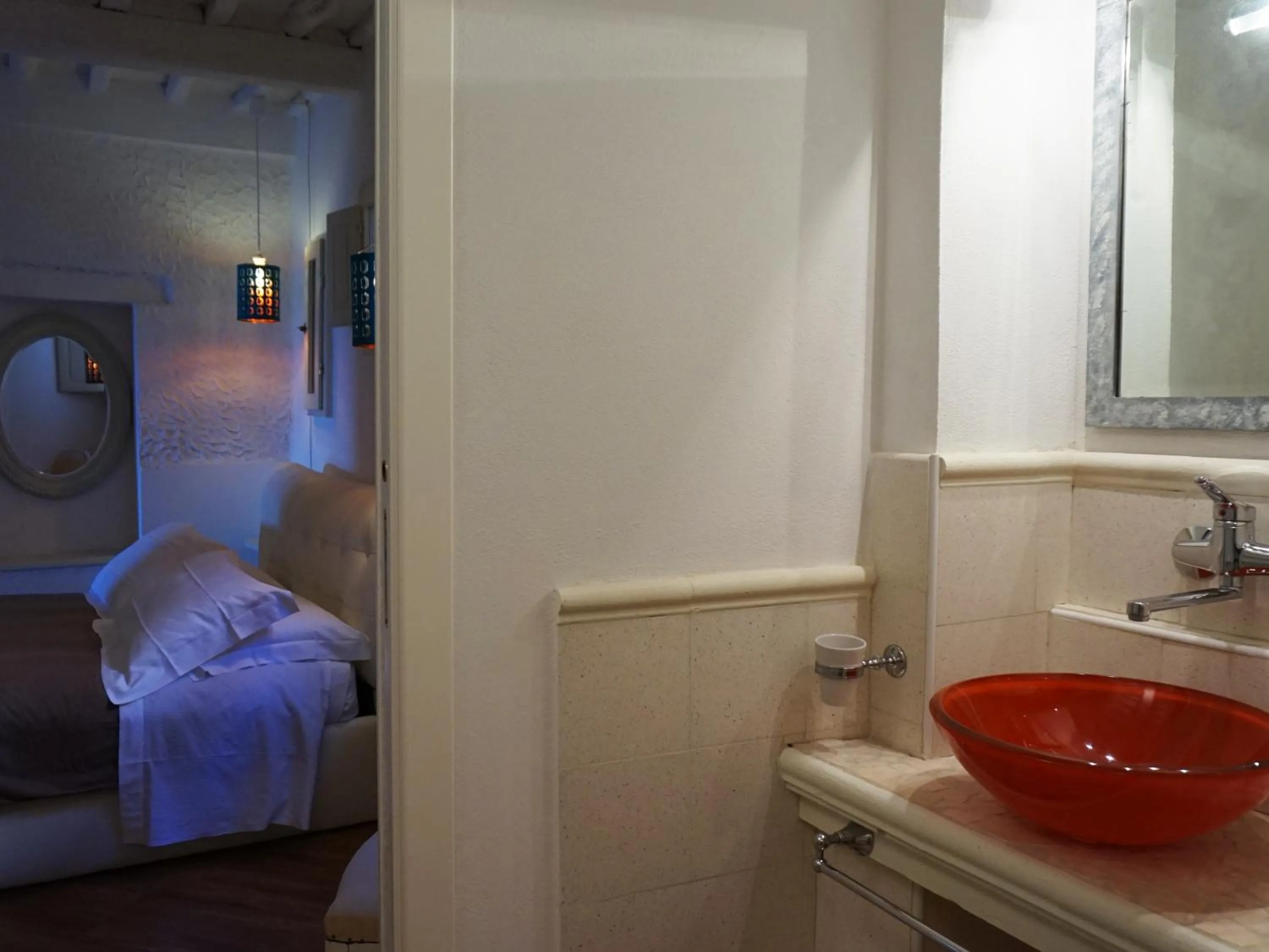 Bathroom, Bed in Borgo Colleoli Resort
