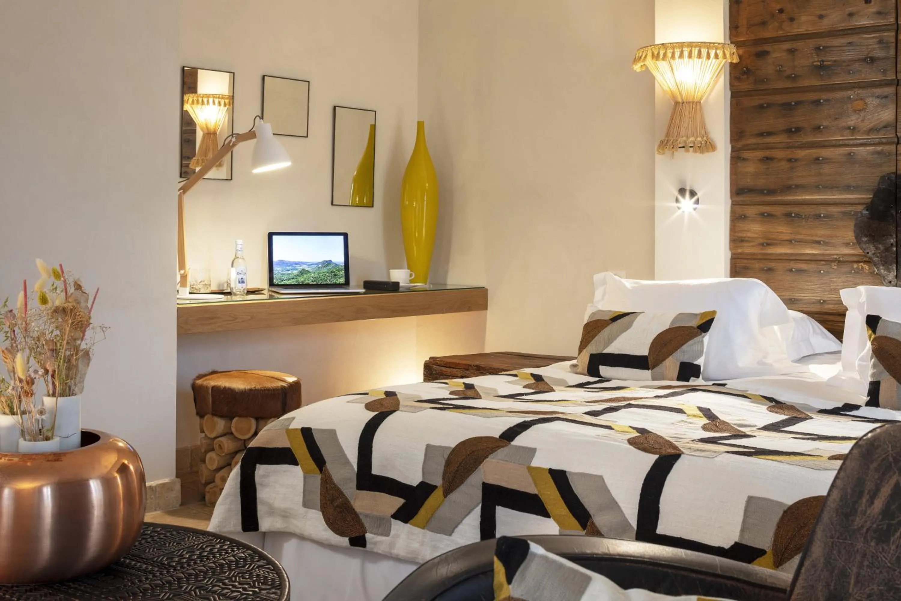 Photo of the whole room, Bed in Hôtel La Dimora & Spa