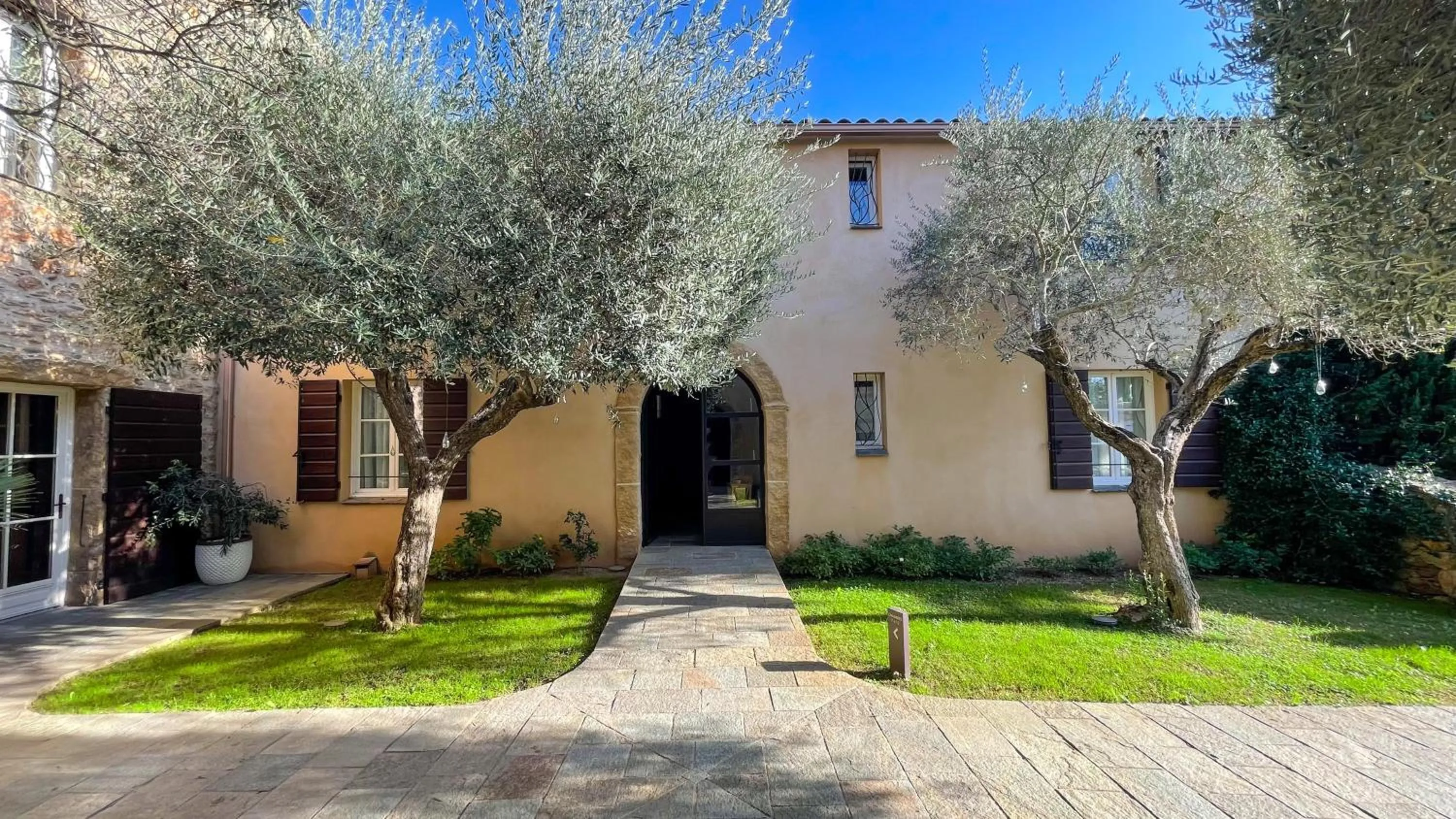 Property building in Hôtel La Dimora & Spa