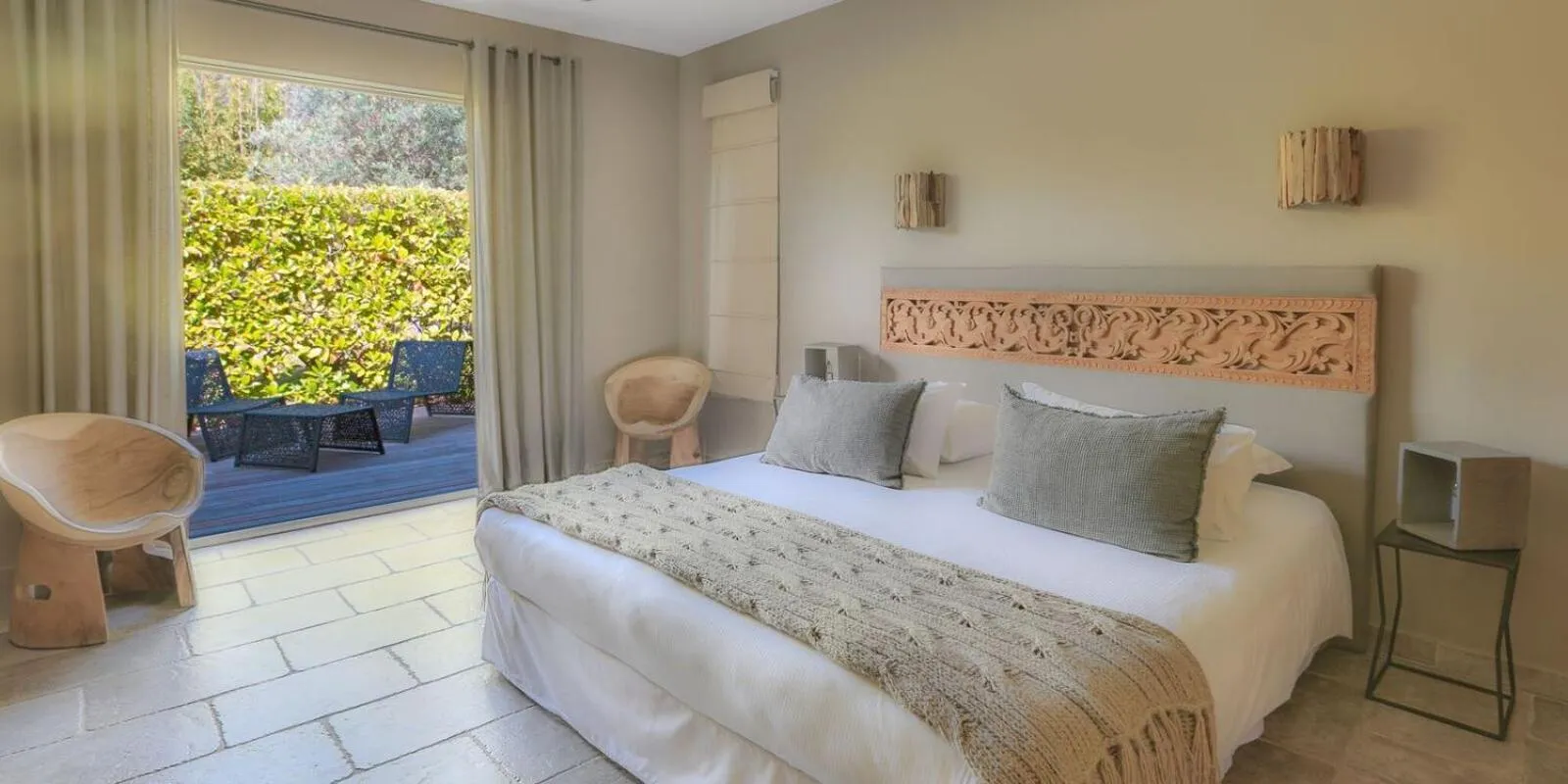 Swimming pool, Bed in Hôtel La Dimora & Spa