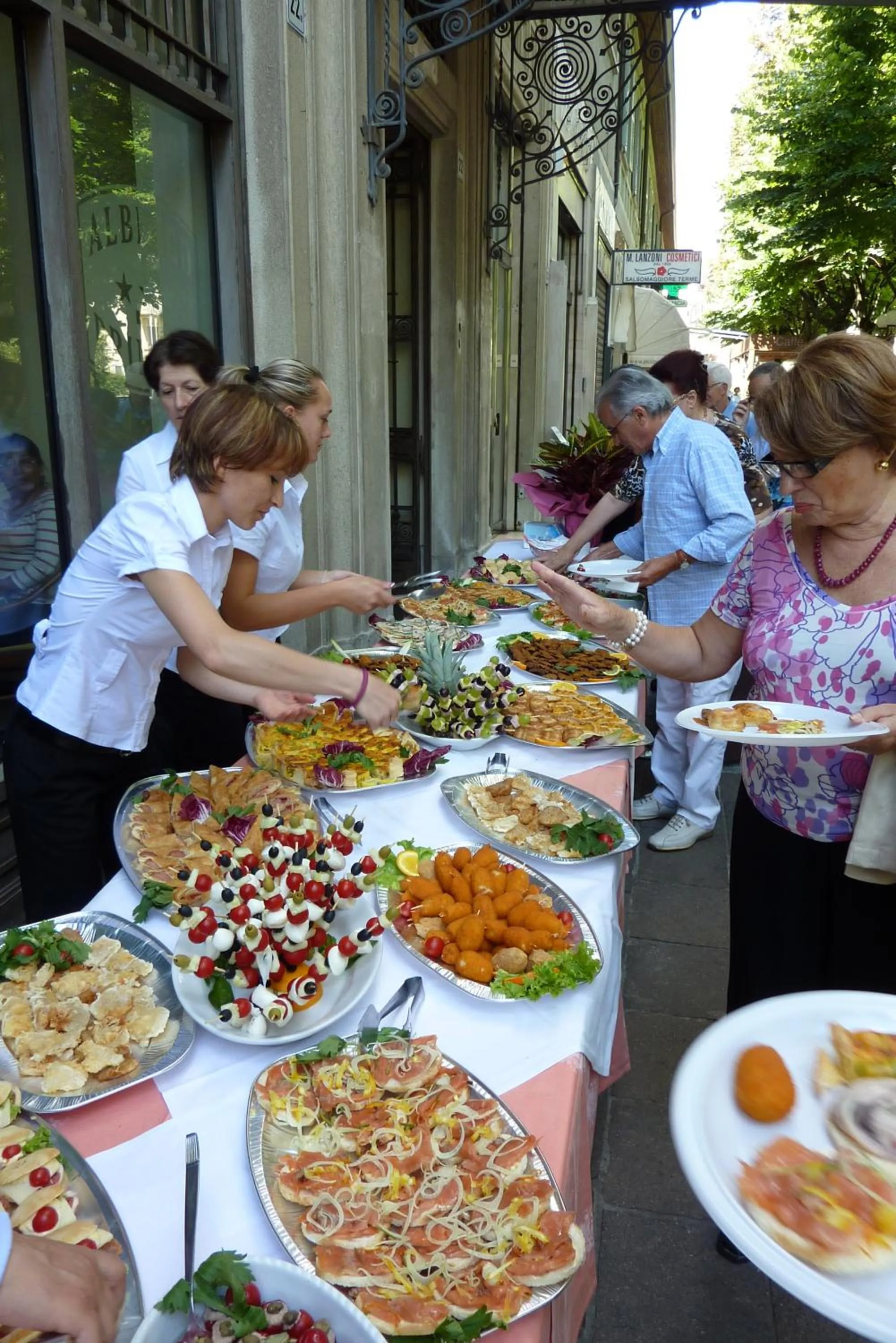 Restaurant/places to eat in Hotel Principe