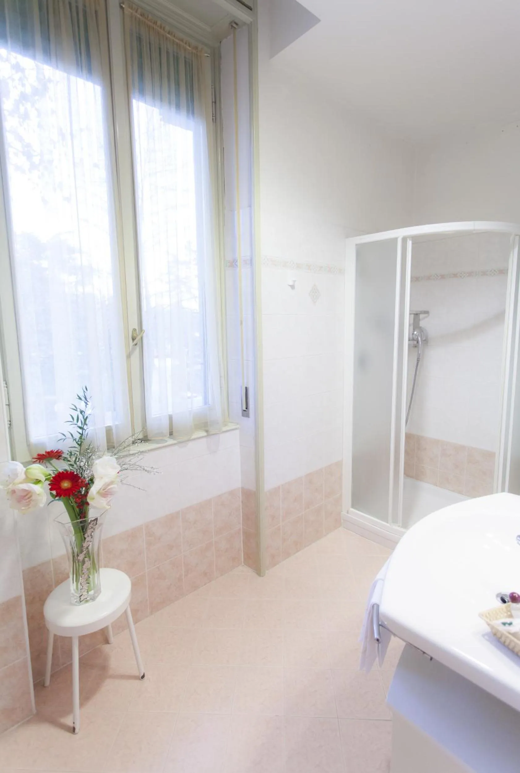 Shower, Bed in Hotel Principe