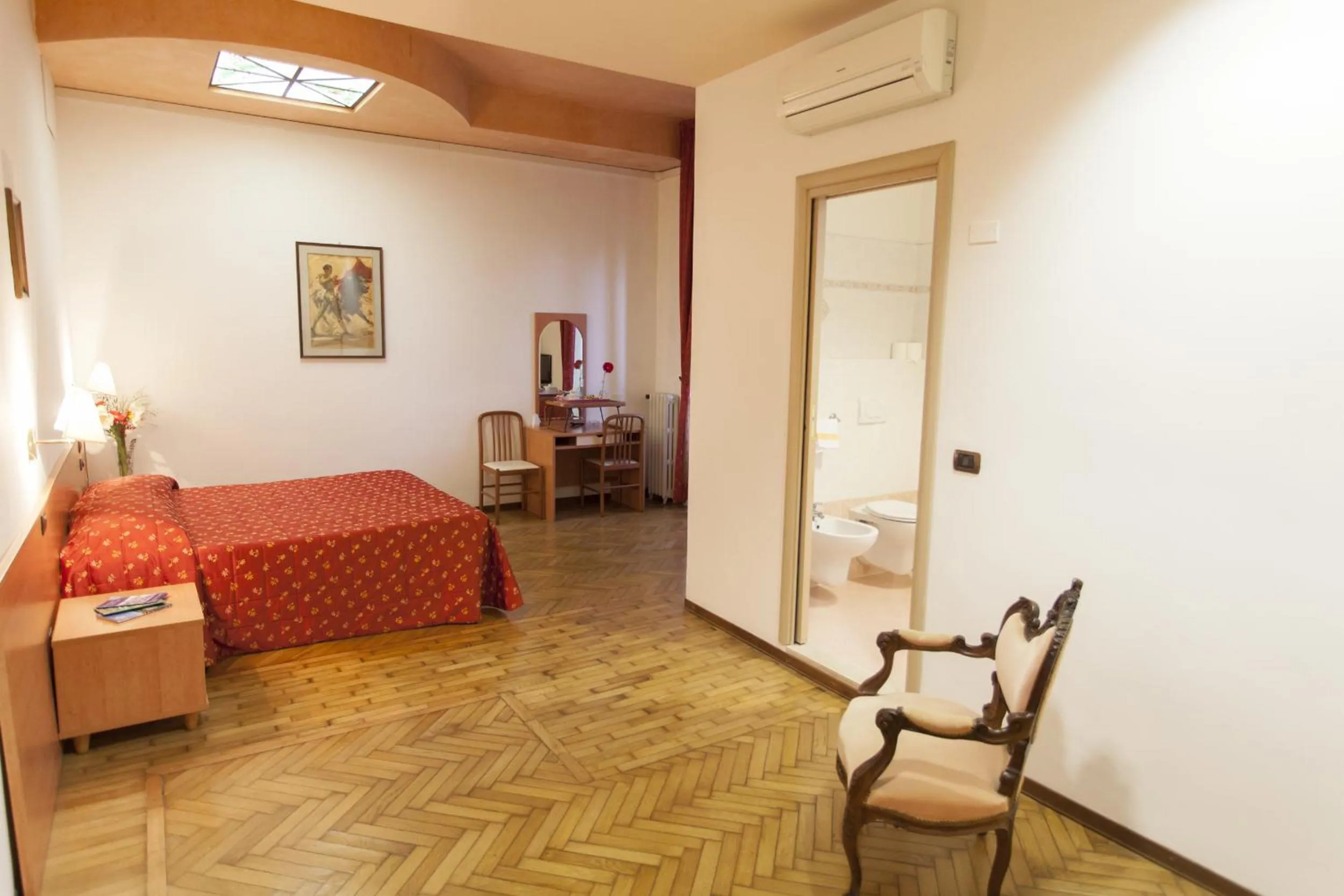 Photo of the whole room, Bed in Hotel Principe