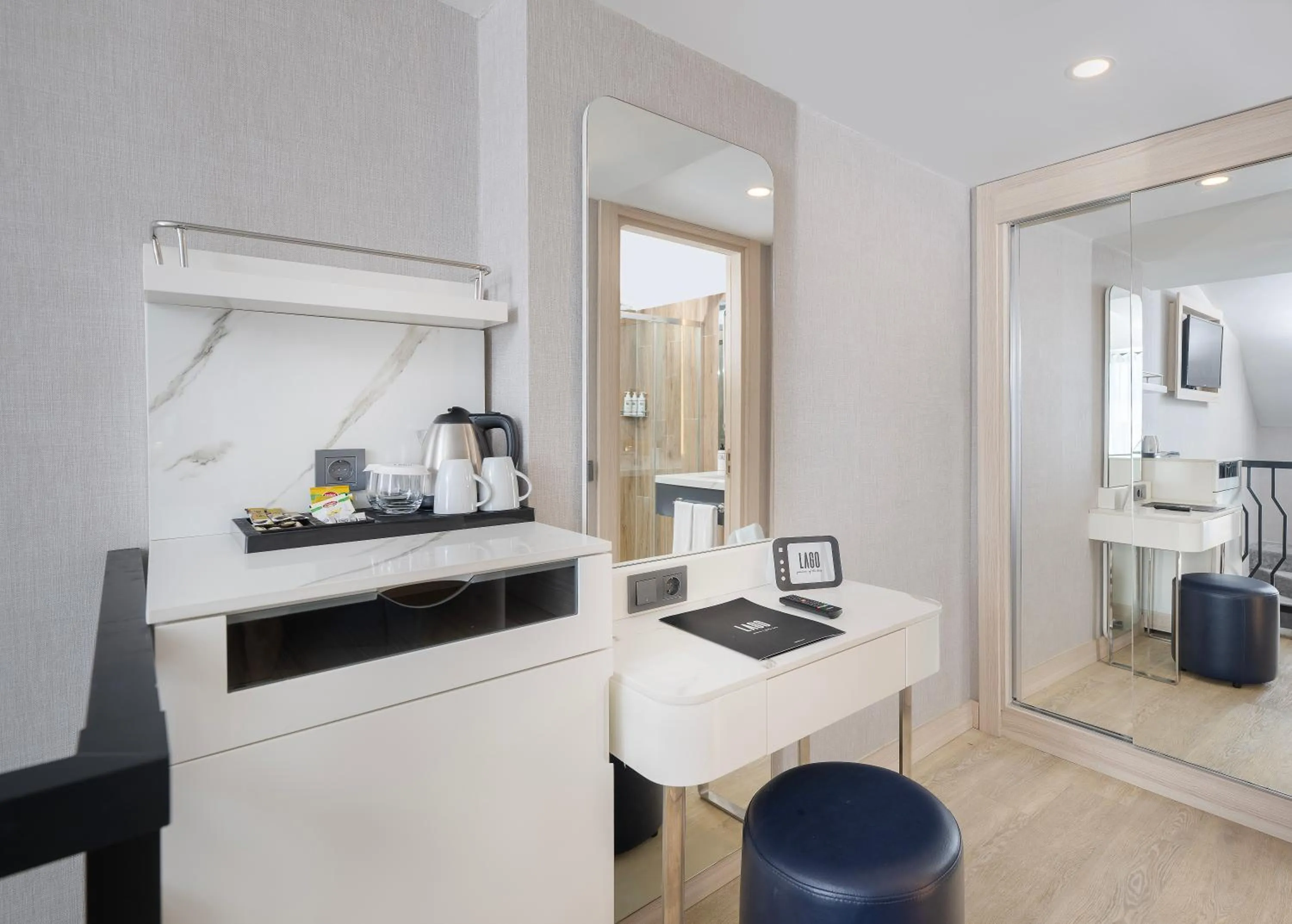 Coffee/tea facilities in Lago Hotel