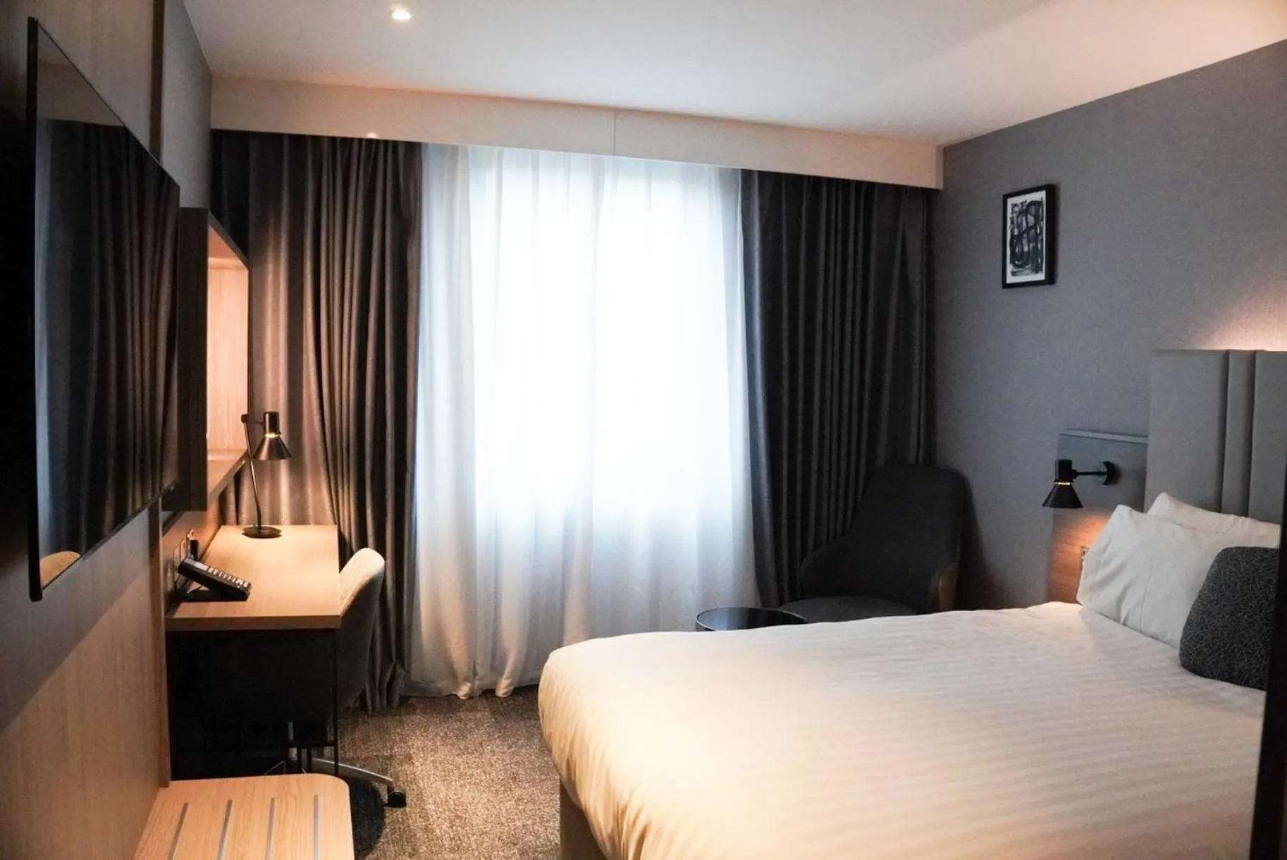 Photo of the whole room, Bed in Crowne Plaza London - Kingston by IHG
