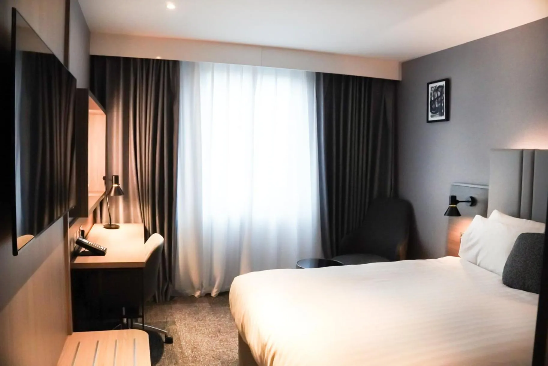 Photo of the whole room, Bed in Crowne Plaza London - Kingston by IHG